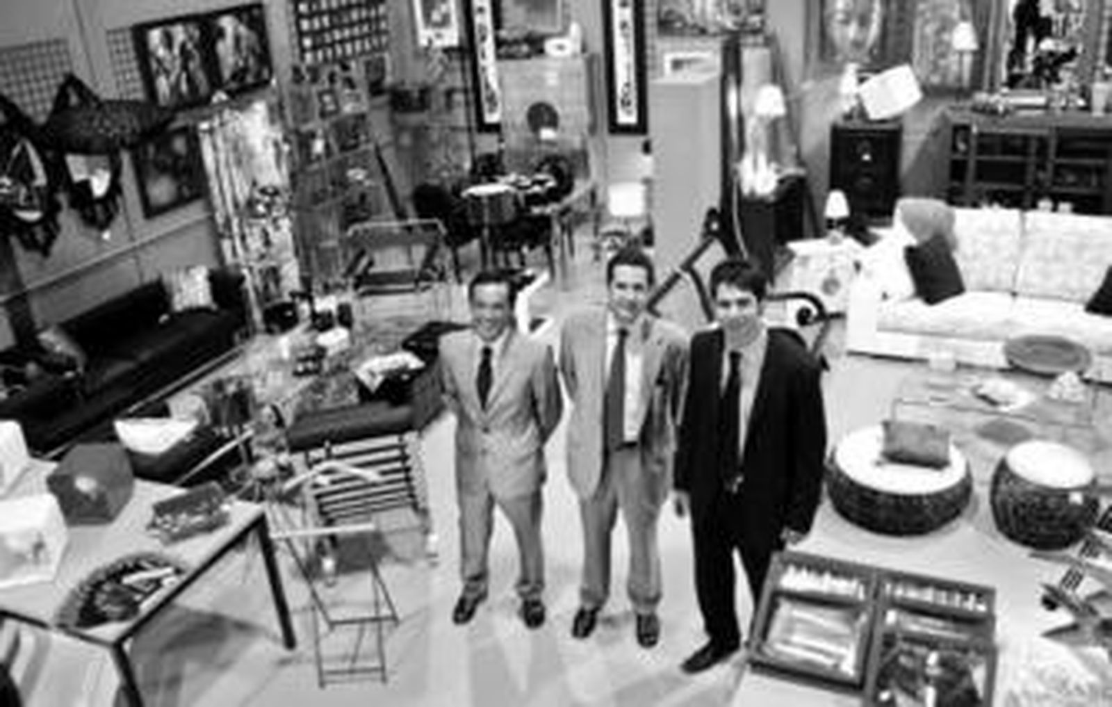 Responsables de la firma, ayer en las nuevas instalaciones.