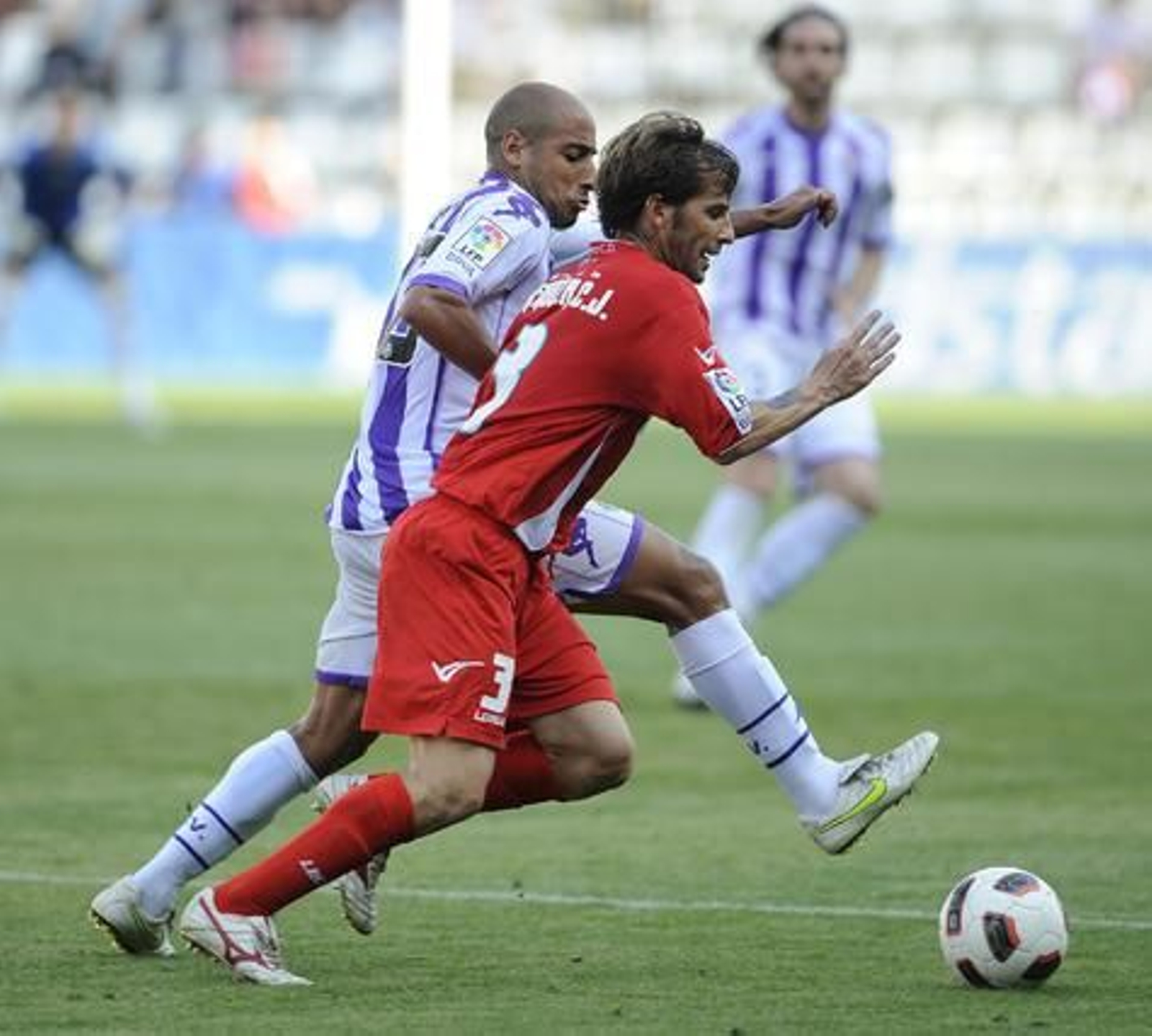 El Xerez se aleja del play-off de ascenso tras caer en Valladolid. 

Foto: LOF