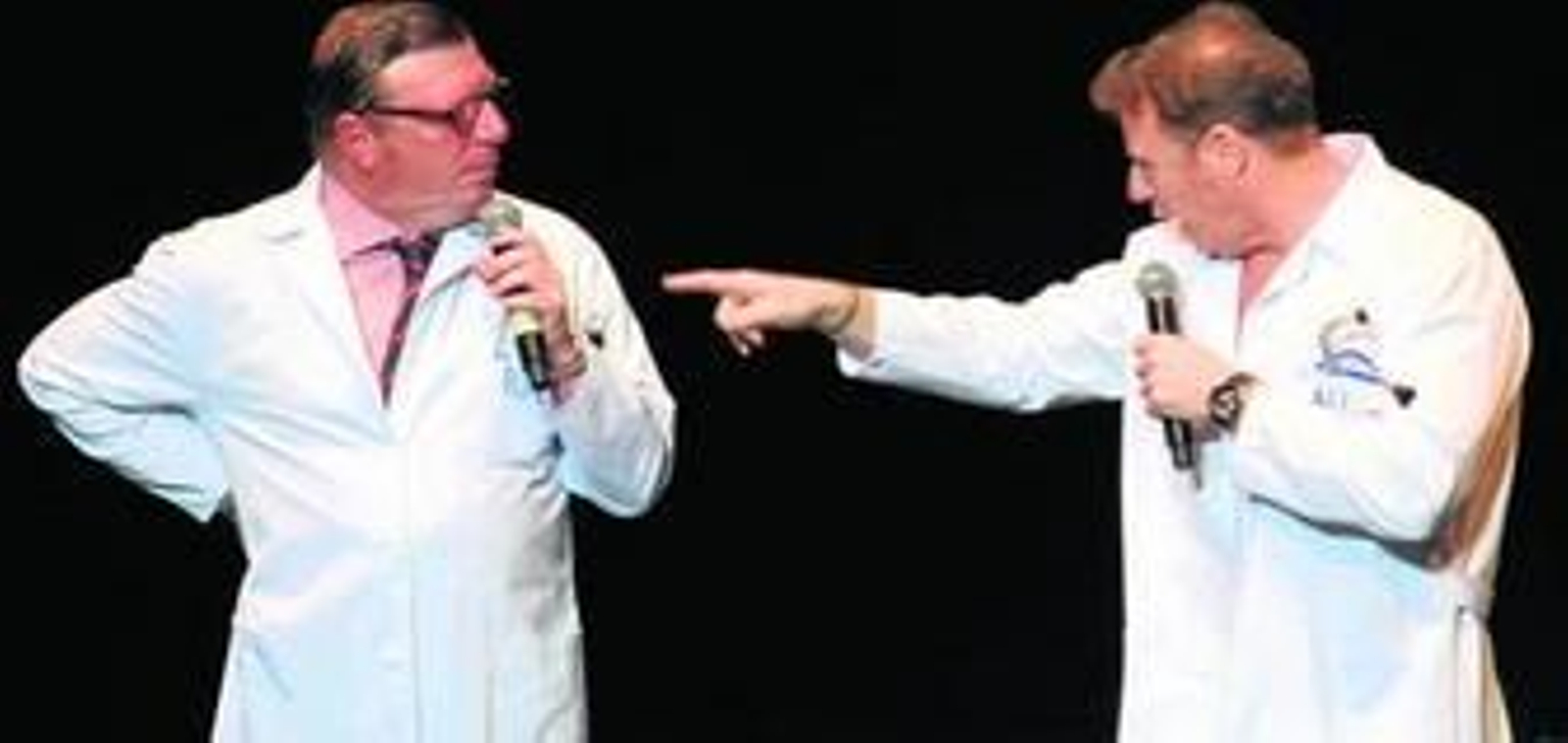 Los Morancos, durante es espectáculo que ofrecieron anoche en el Palacio de Congresos de La Línea.