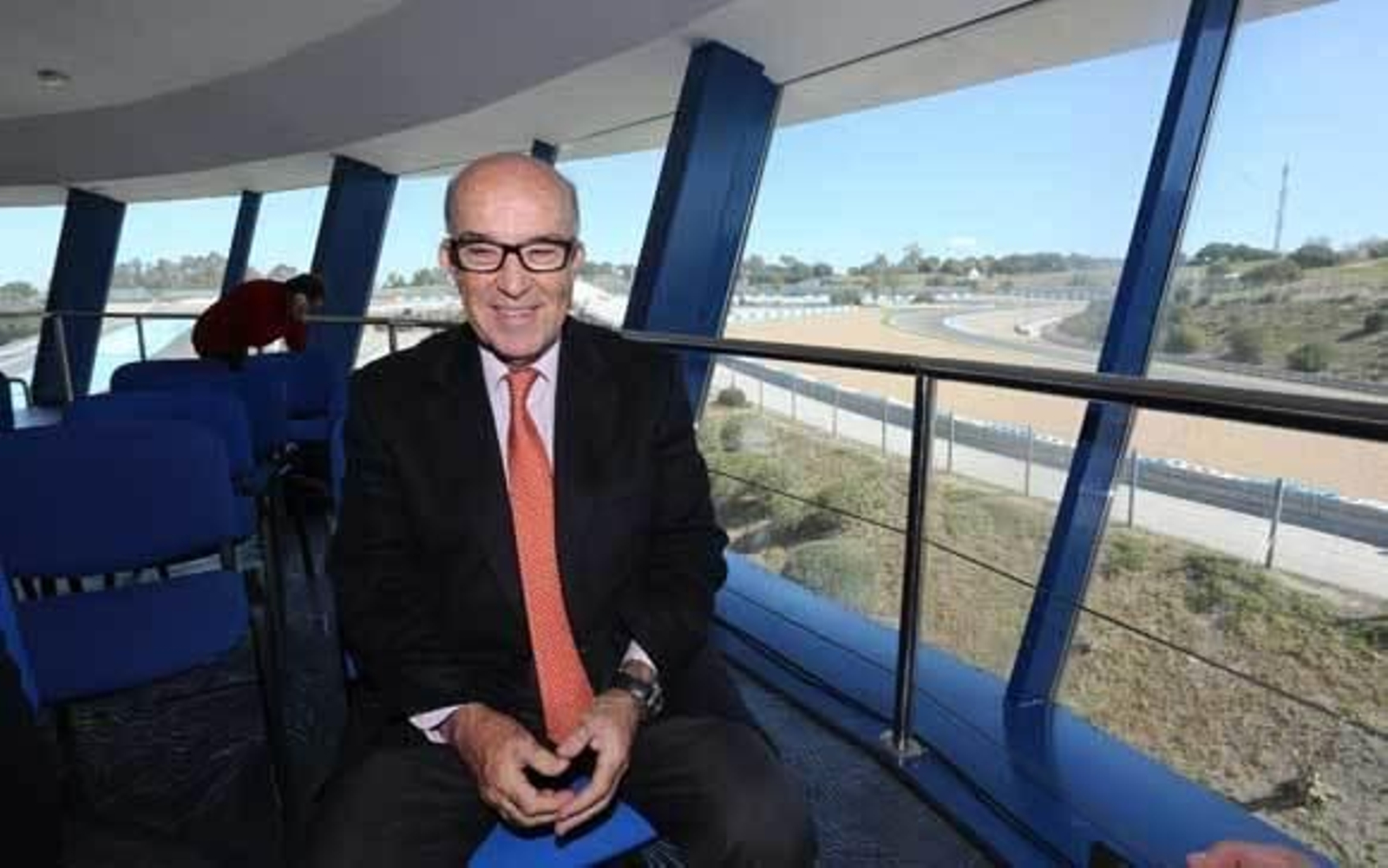 Carmelo Ezpeleta, sonriente ayer en el ovni del Circuito. /Pascual