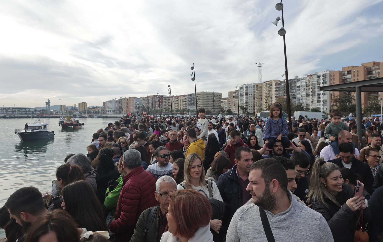 Búscate en las fotos del Arrastre de Latas 2025 en Algeciras