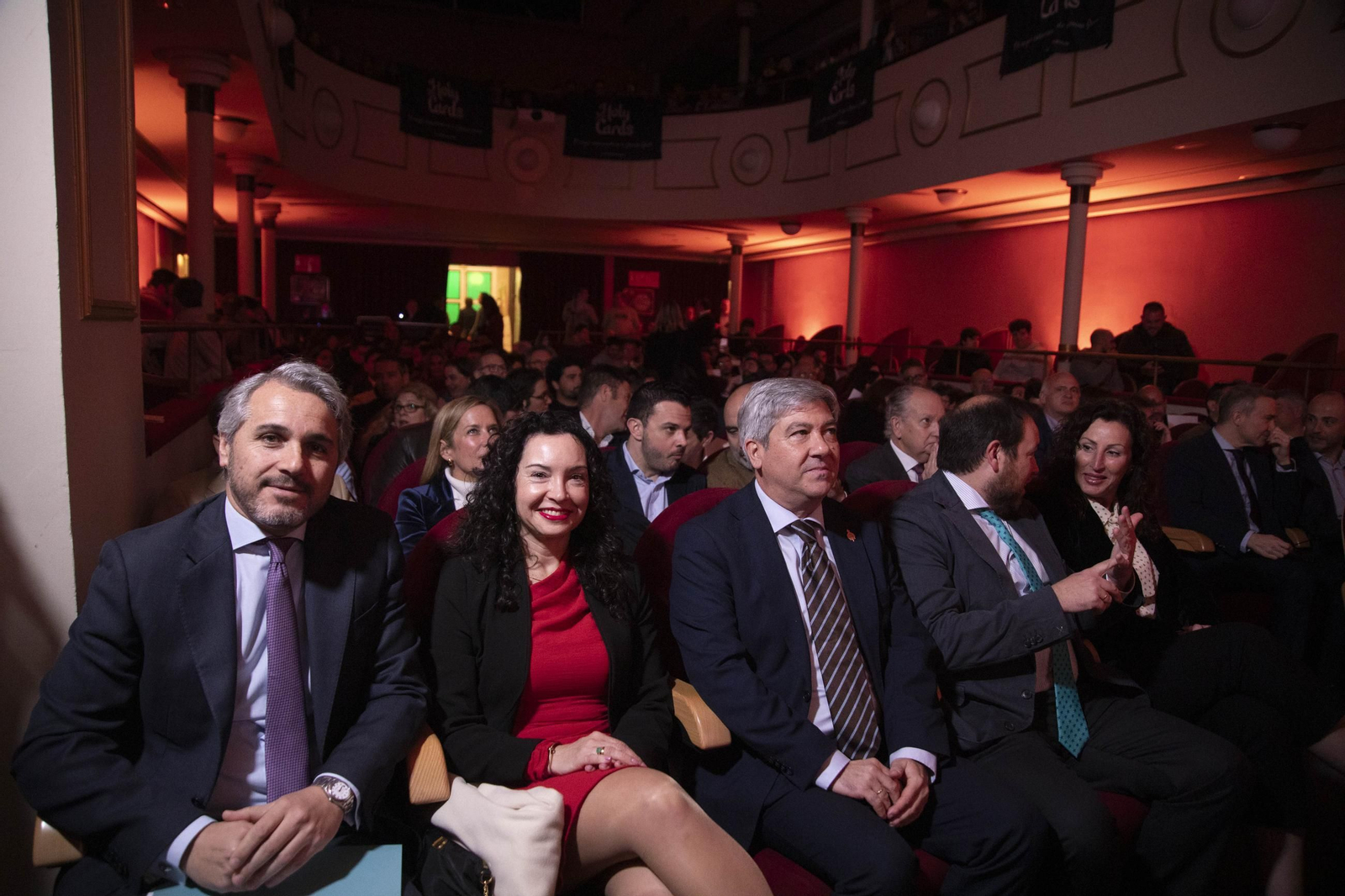 Imágenes de la presentación de las Holy Cards