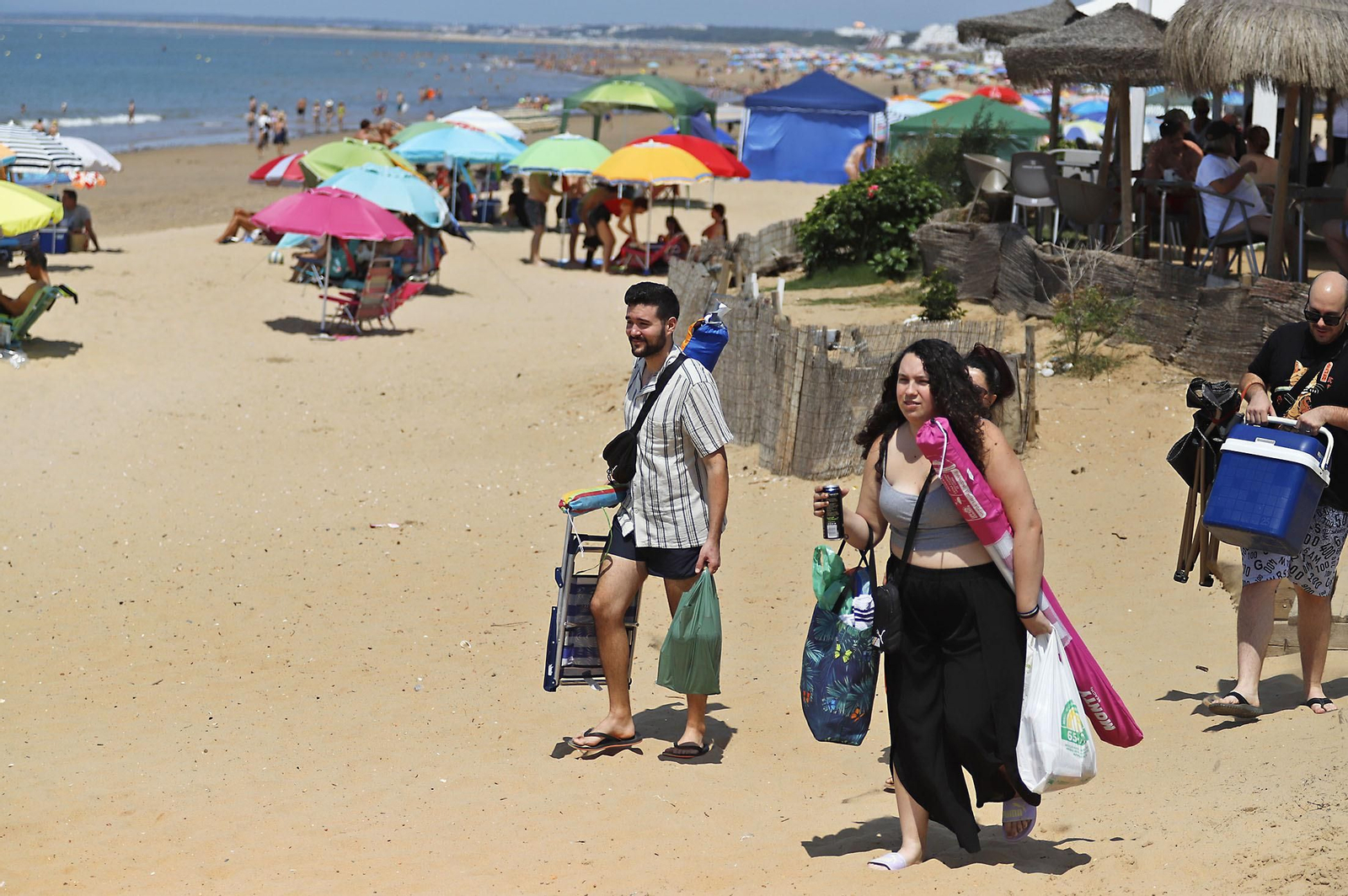 Las imágenes de la jornada de domingo en las playas de Huelva