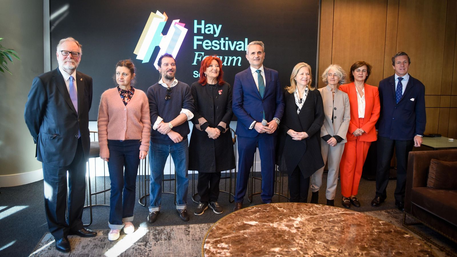 Foto de familia de la presentación de Hay Festival Fórum Sevilla.