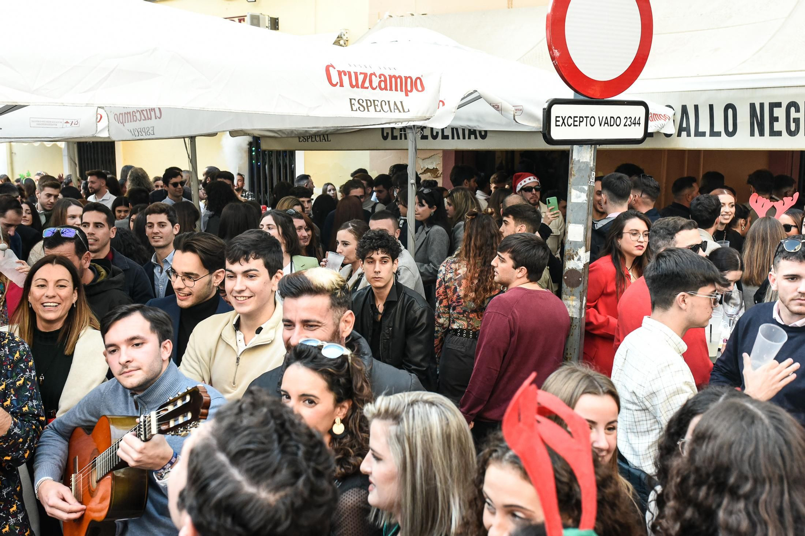 Imágenes de las celebraciones en el centro de Huelva la tarde del 24