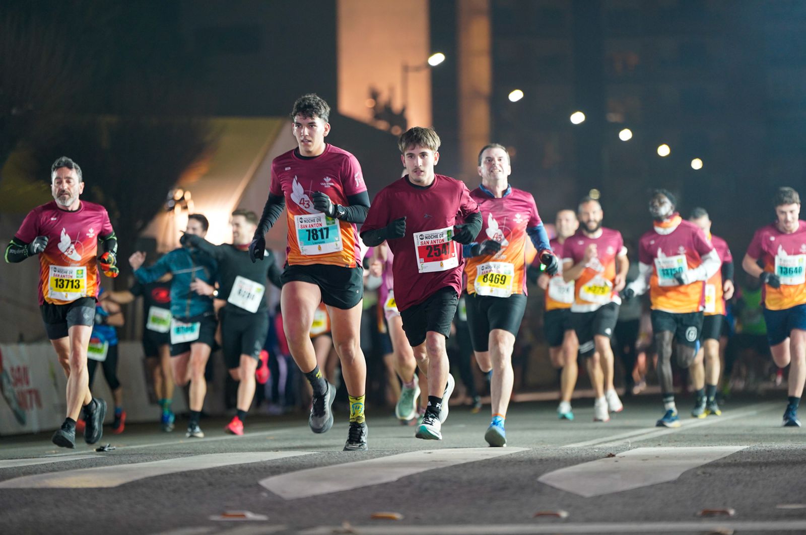 En imágenes: búscate en tu llegada a meta de la Carrera de San Antón 2026 (10)