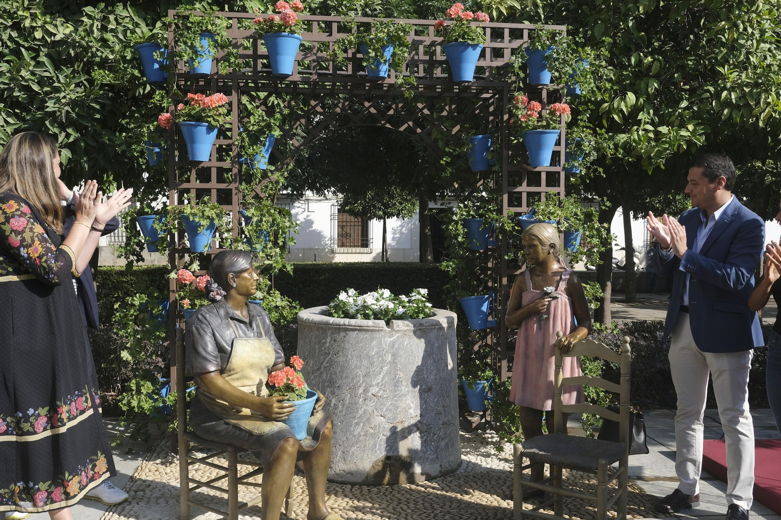 La inauguración de la nueva escultura en homenaje a los Patios de Córdoba, en imágenes