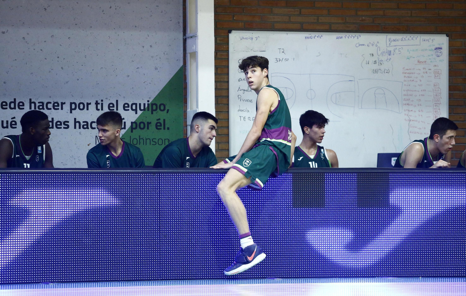 El Unicaja de Liga EBA vence el derbi ante el Colegio El Pinar