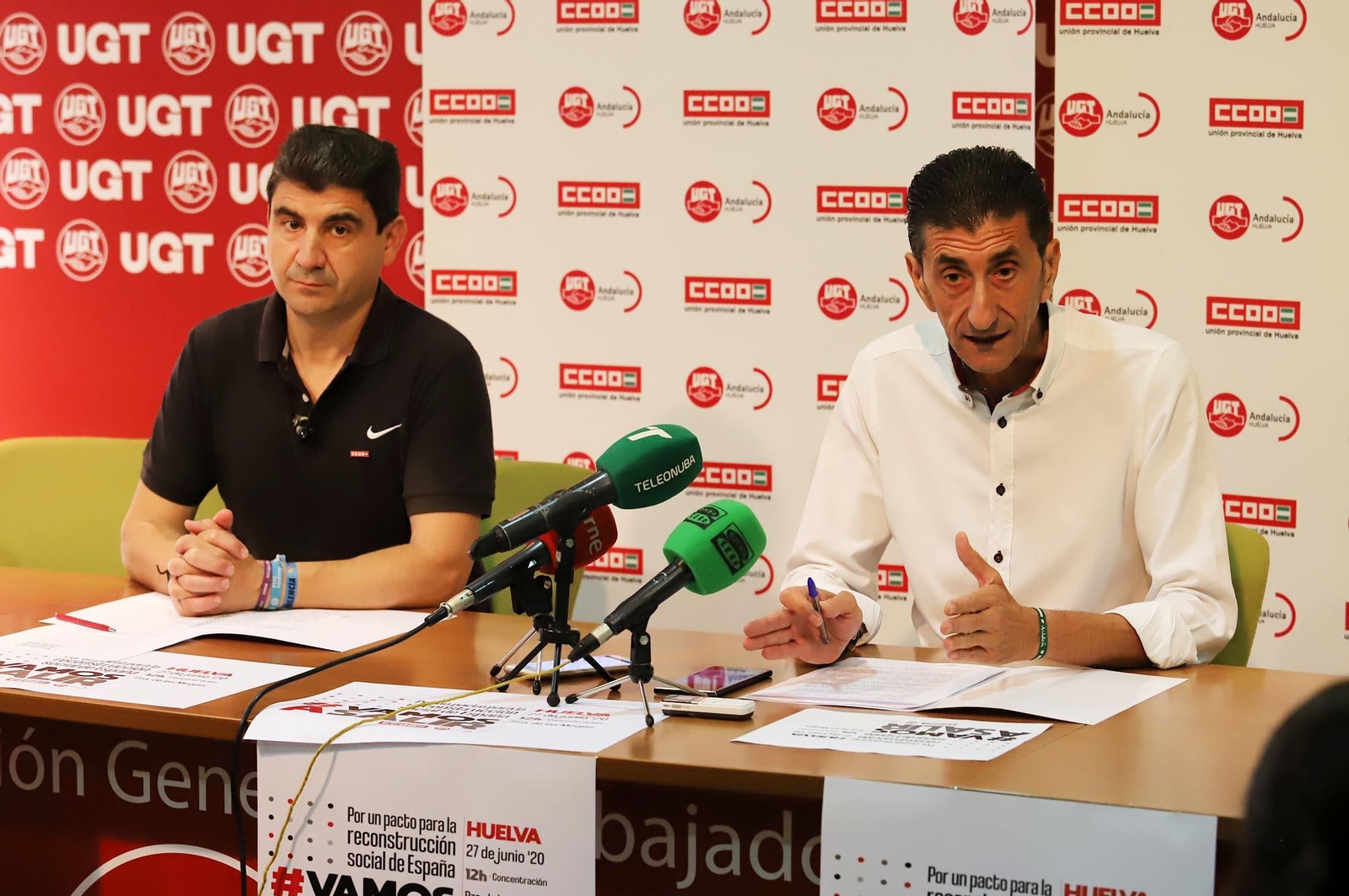 Los secretarios generales de CCOO y UGT en Huelva, Emilio Fernández y Sebastián Donaire.