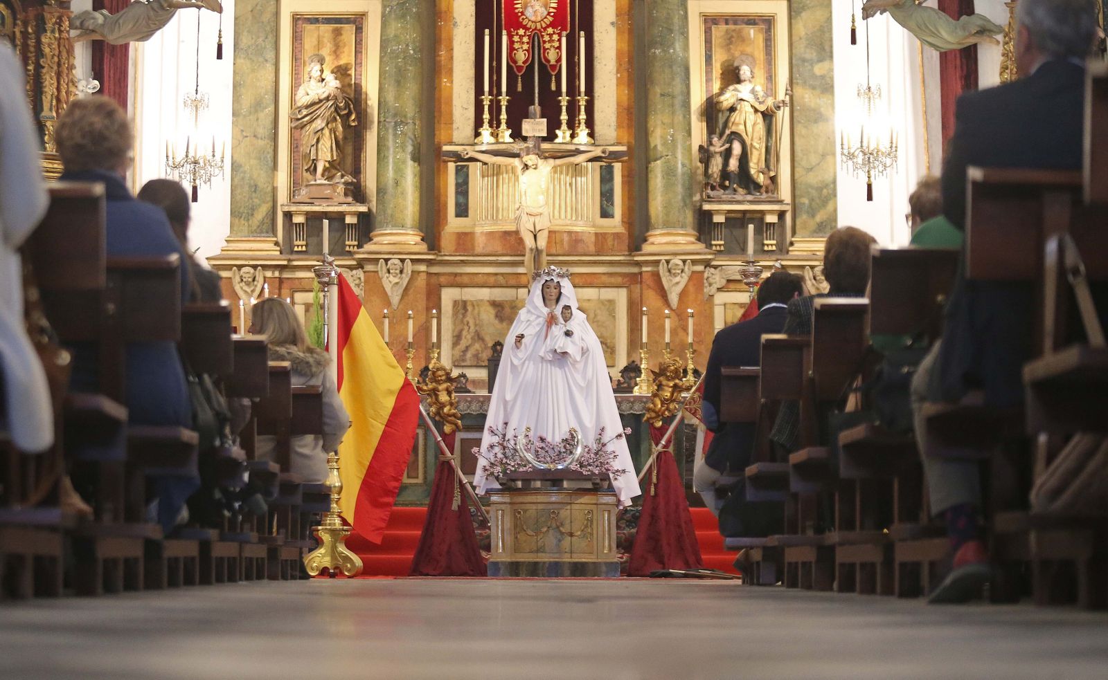 Fotos de la misa de despedida de la Virgen Santa María La Coronada en San Roque