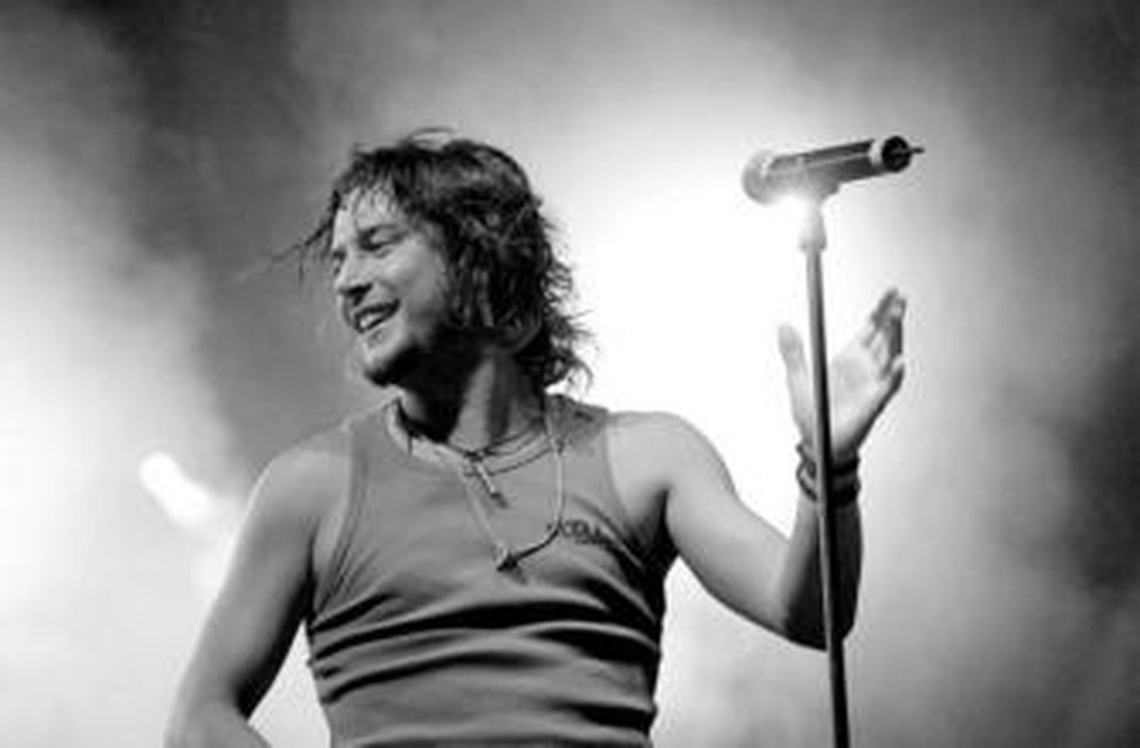 Manuel Carrasco durante uno de sus conciertos en la provincia onubense.