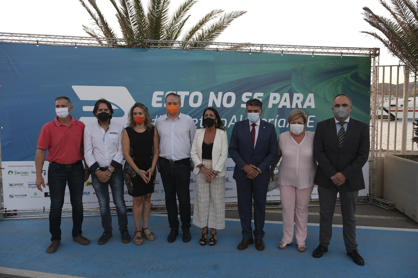 Fotogalería acto reivindicativo por la llegada del AVE a Almería.