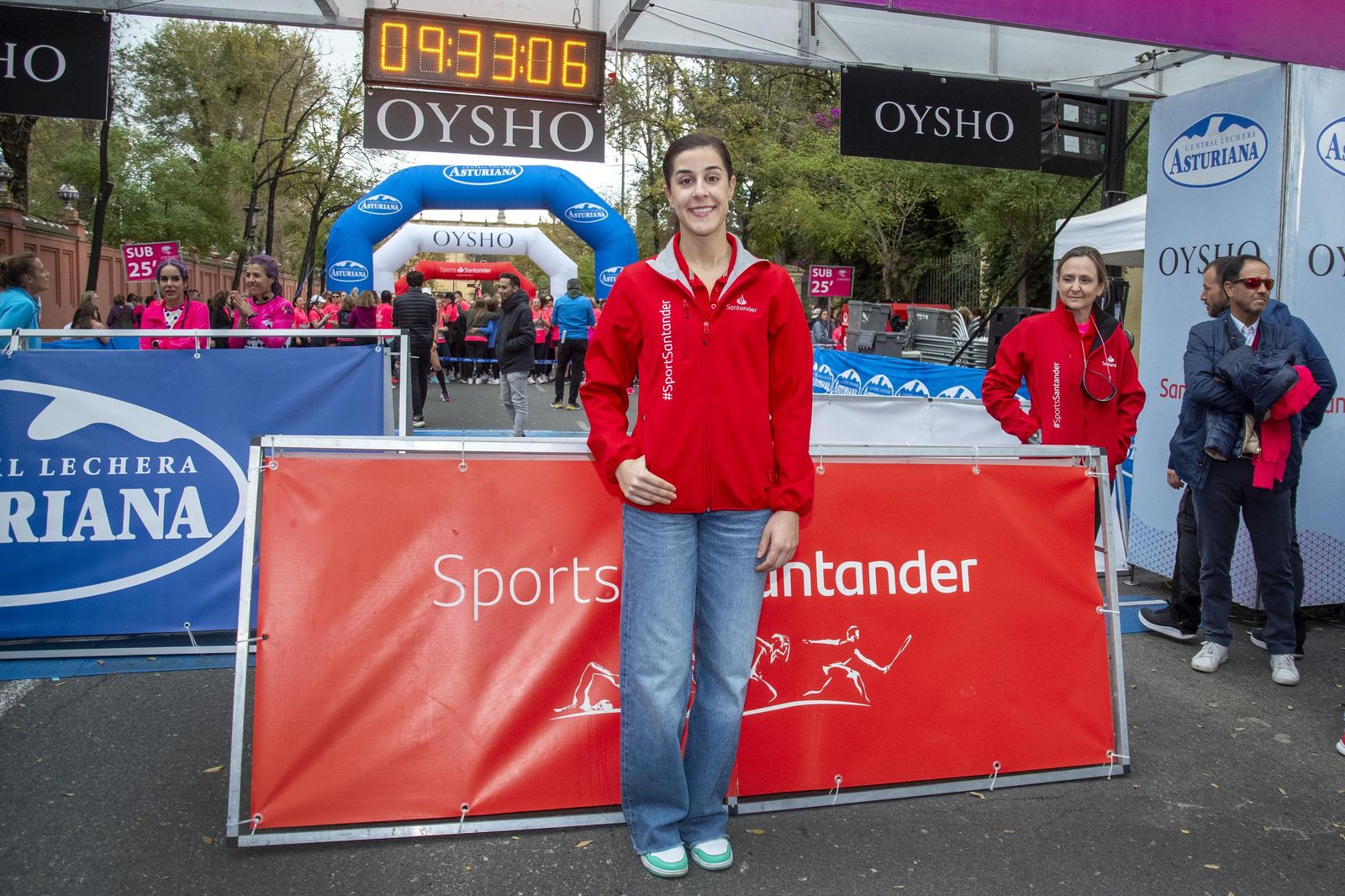 Carolina Marín, en la salida de la Carrera de la Mujer de Sevilla.