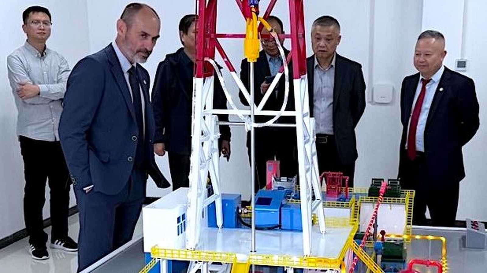 El rector de la Onubense conoce uno de los proyectos chinos.