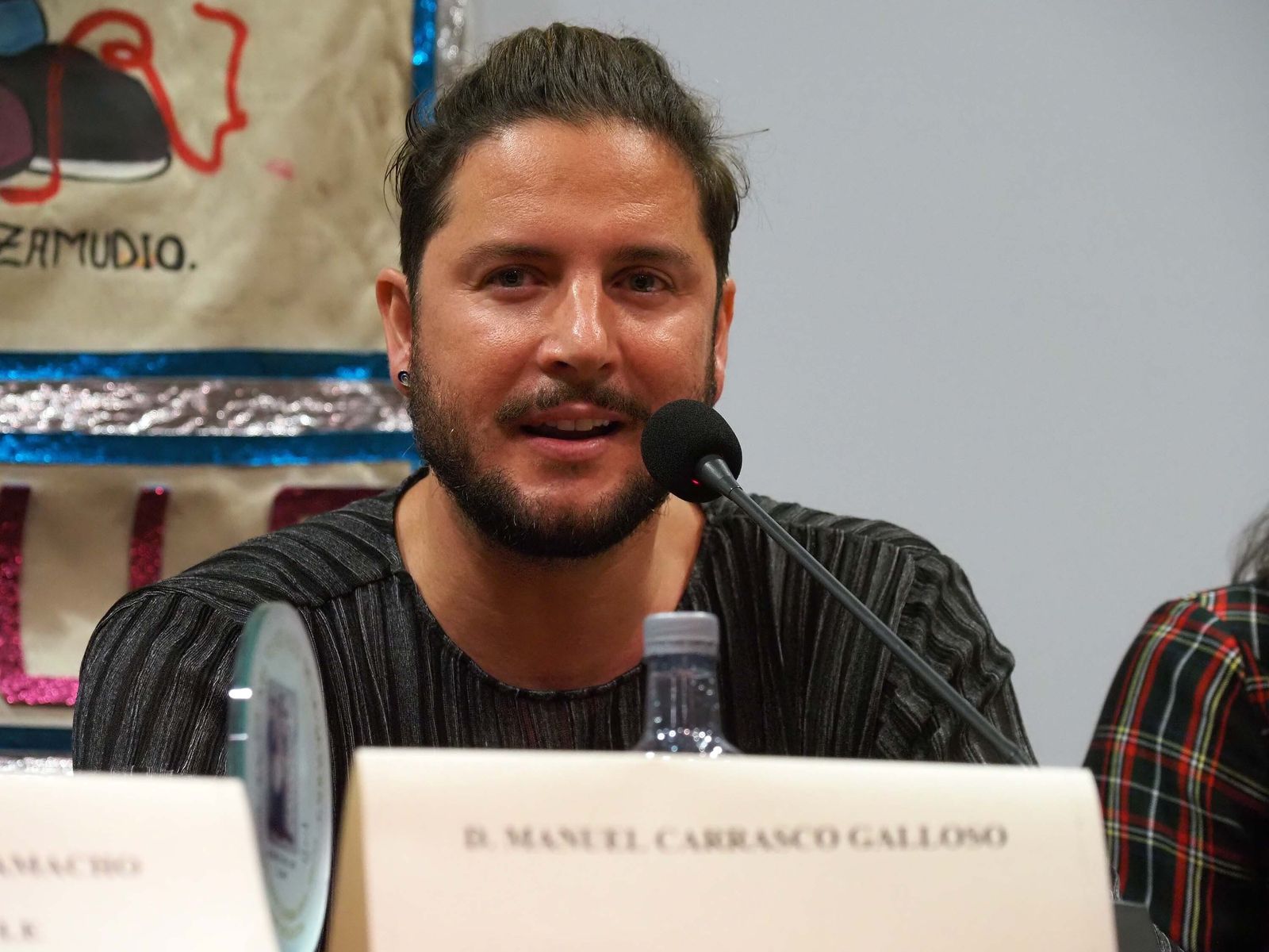 Manuel Carrasco regresa a su Isla Cristina para recibir el Galardón de la Peña Pasacalles, en imágenes