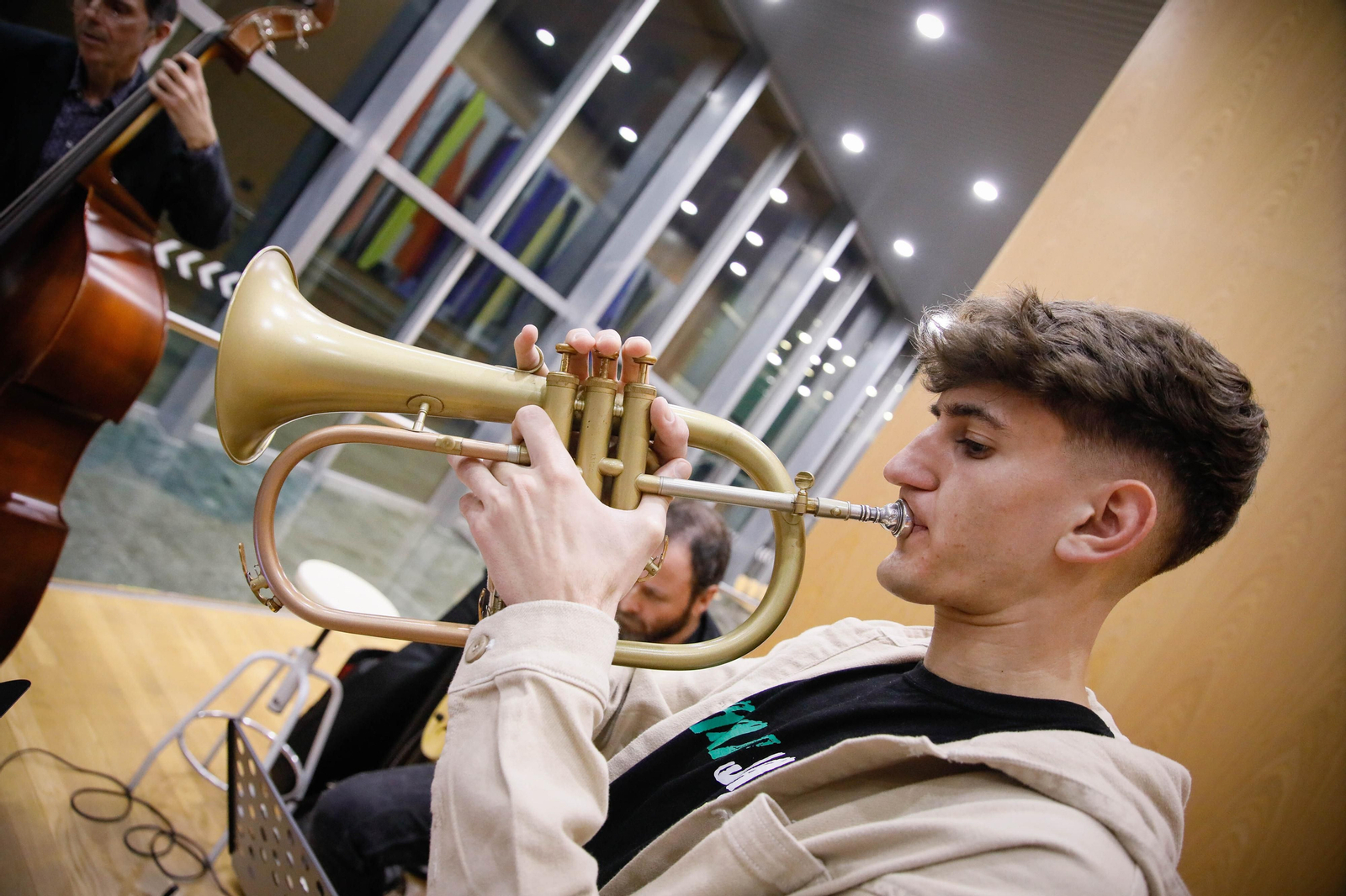Imágenes del acto de reconocimiento a antiguos alumnos y amigos de honor en la UAL