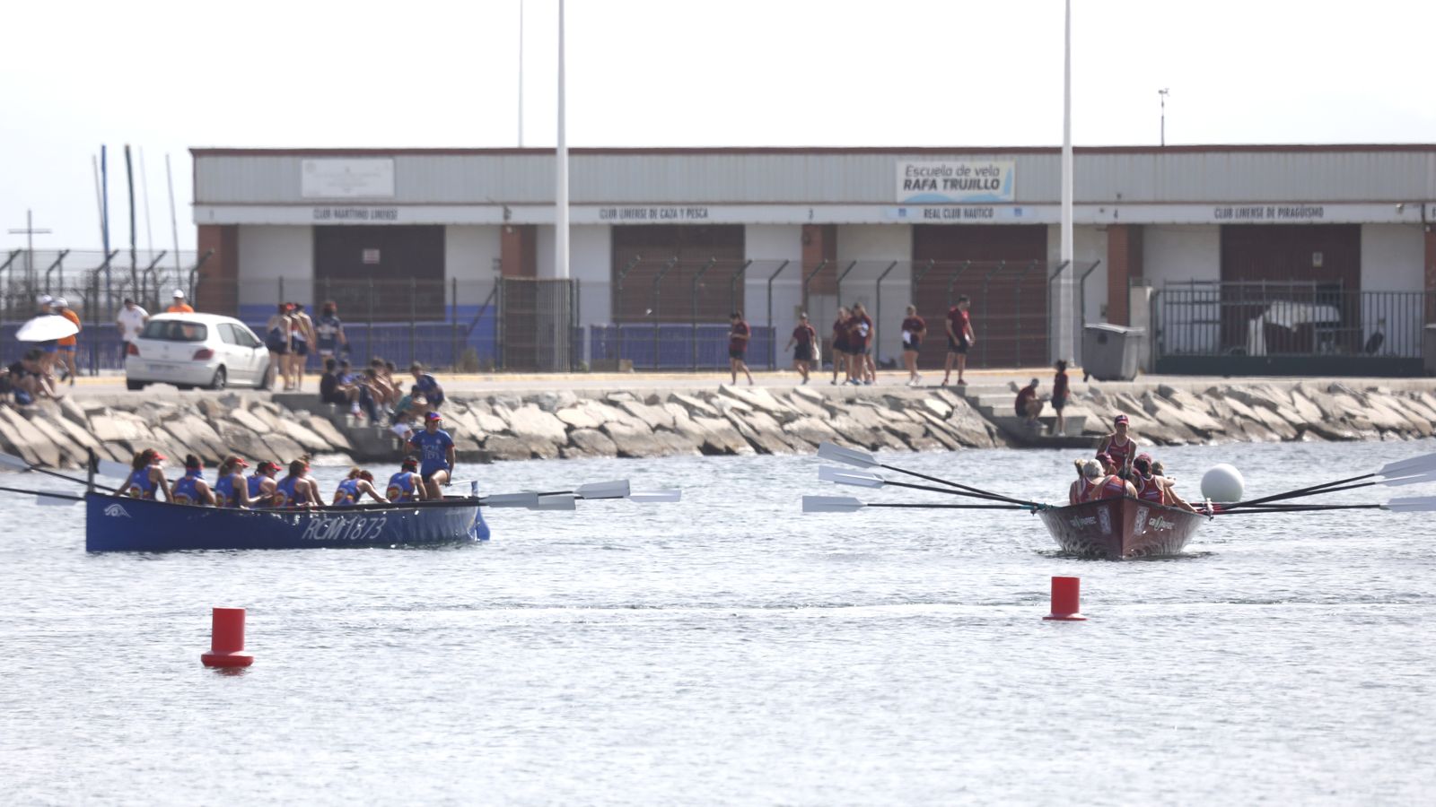 Las fotos de la primera jornada del Campeonato de España de remo en banco fijo LLaut de La Línea
