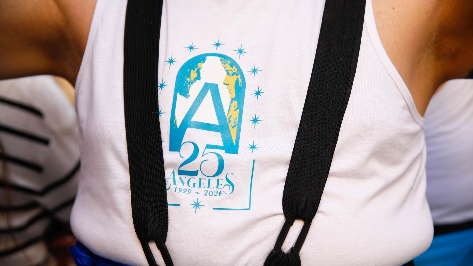 Vea la salida de la Hermandad de Los Ángeles de la Catedral de Almería