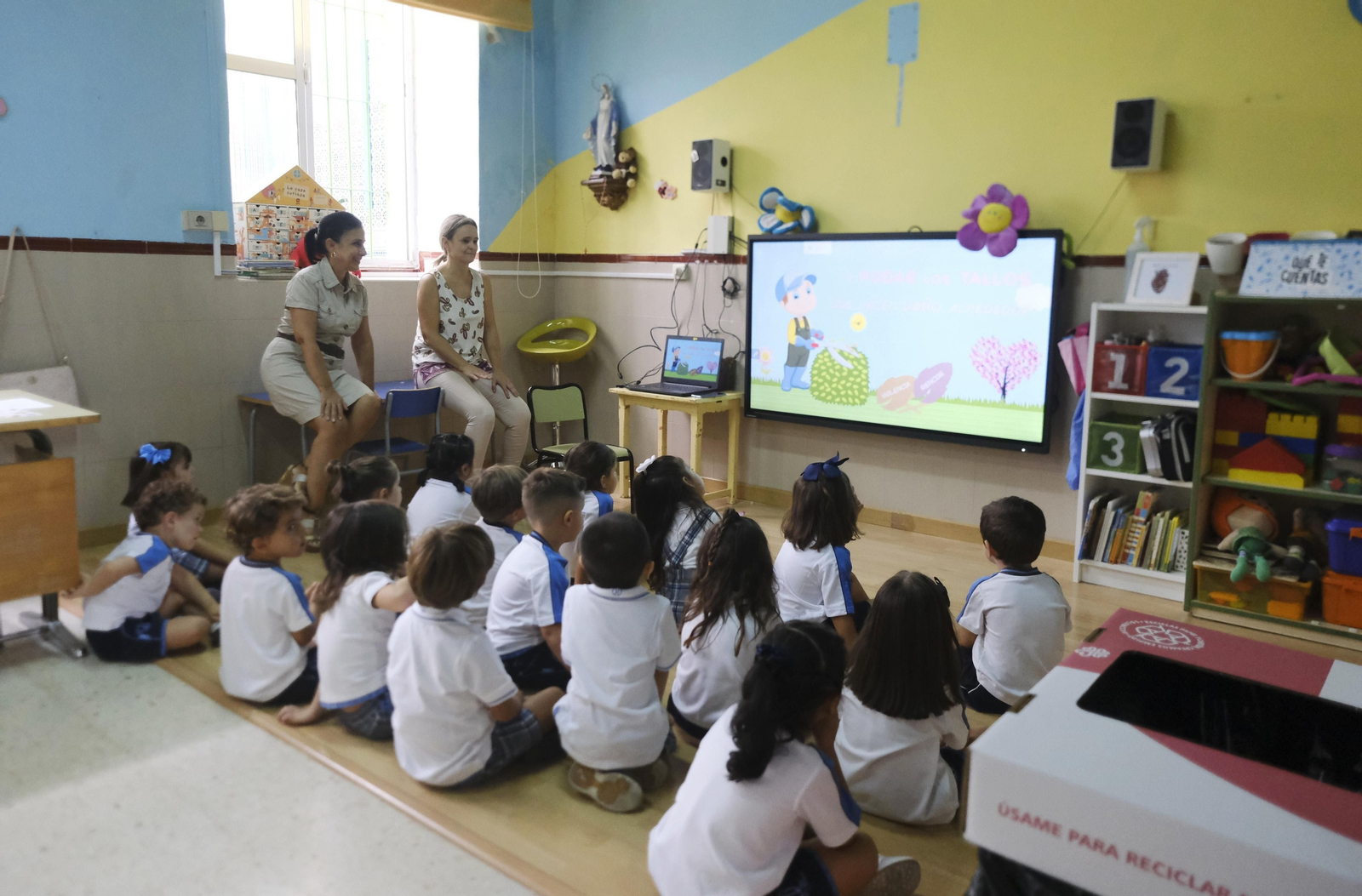 Las imágenes de la vuelta al cole en Córdoba: reencuentros, nervios y mucha ilusión