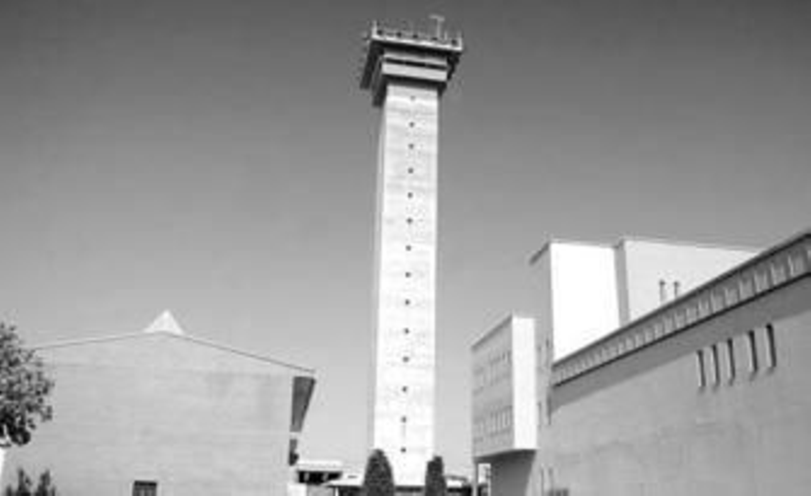 Vista exterior de la cárcel de Topas, en Salamanca, en una de cuyas celdas cumple condena Rafael Ricardi.