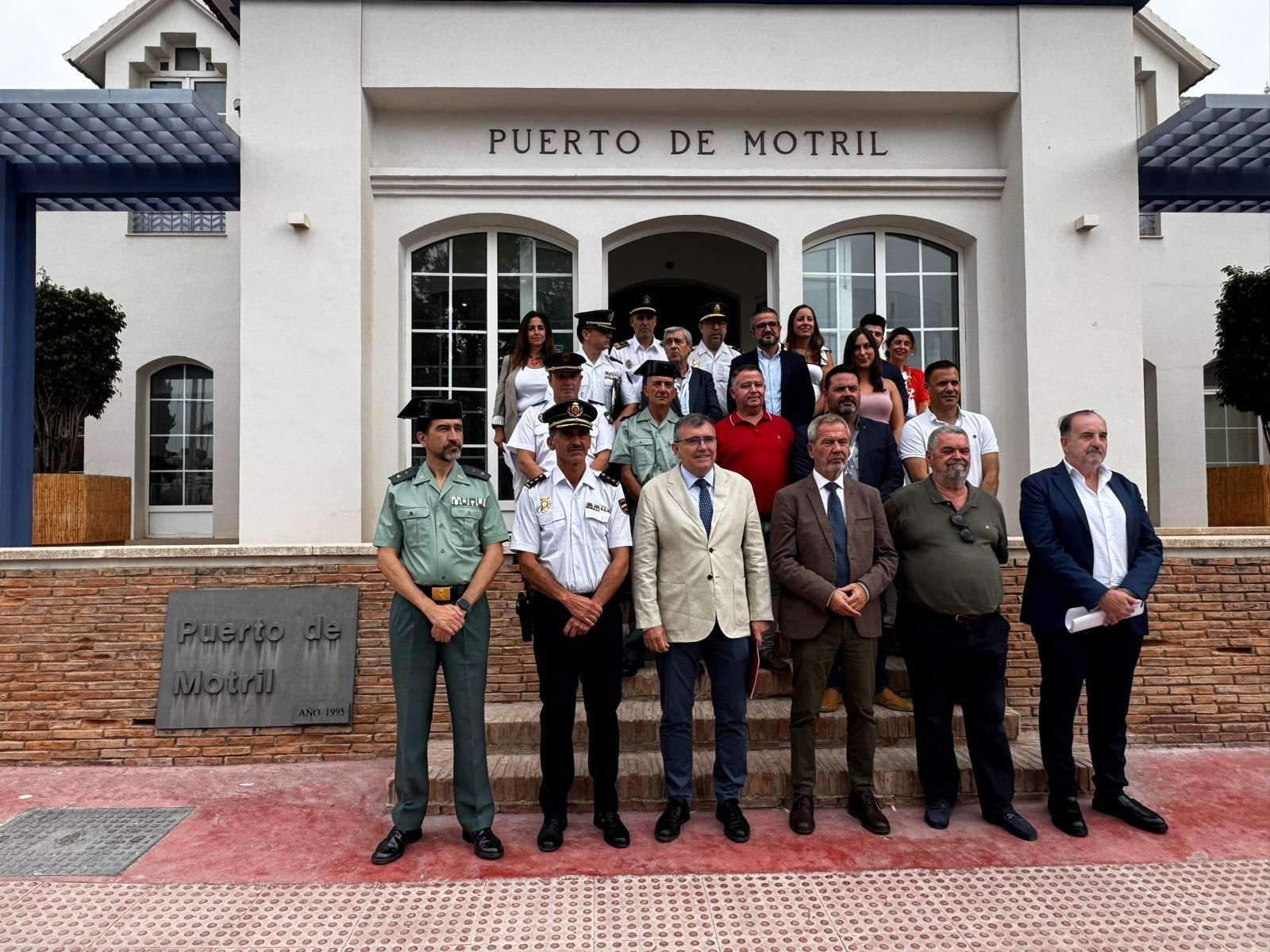 Foto de familia tras la reunión del comité de coordinación de la OPE