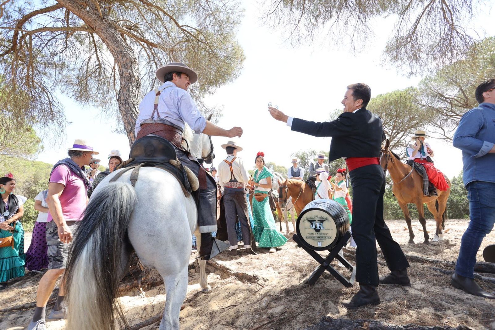 Imágenes de la Hermandad del Rocío de Jerez el jueves por el Coto