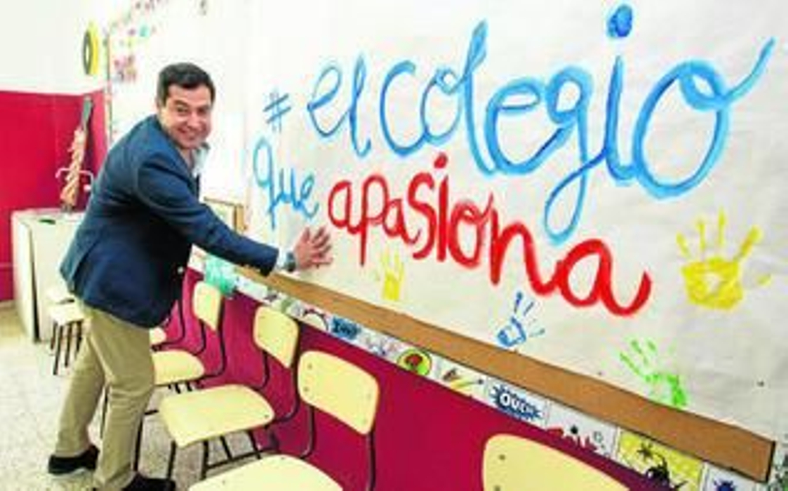 El presidente del PP-A, Juanma Moreno, visitó ayer el colegio Misioneras Cruzadas de la Iglesia de Málaga.