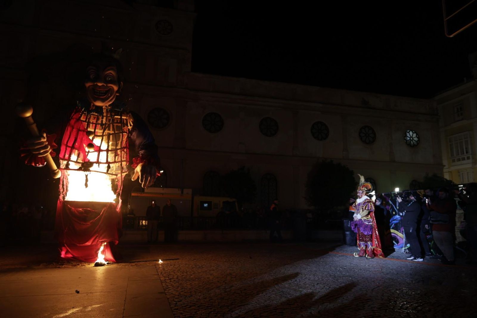 Cortejo, acto y quema del Dios Momo del Carnaval de Cádiz 2026