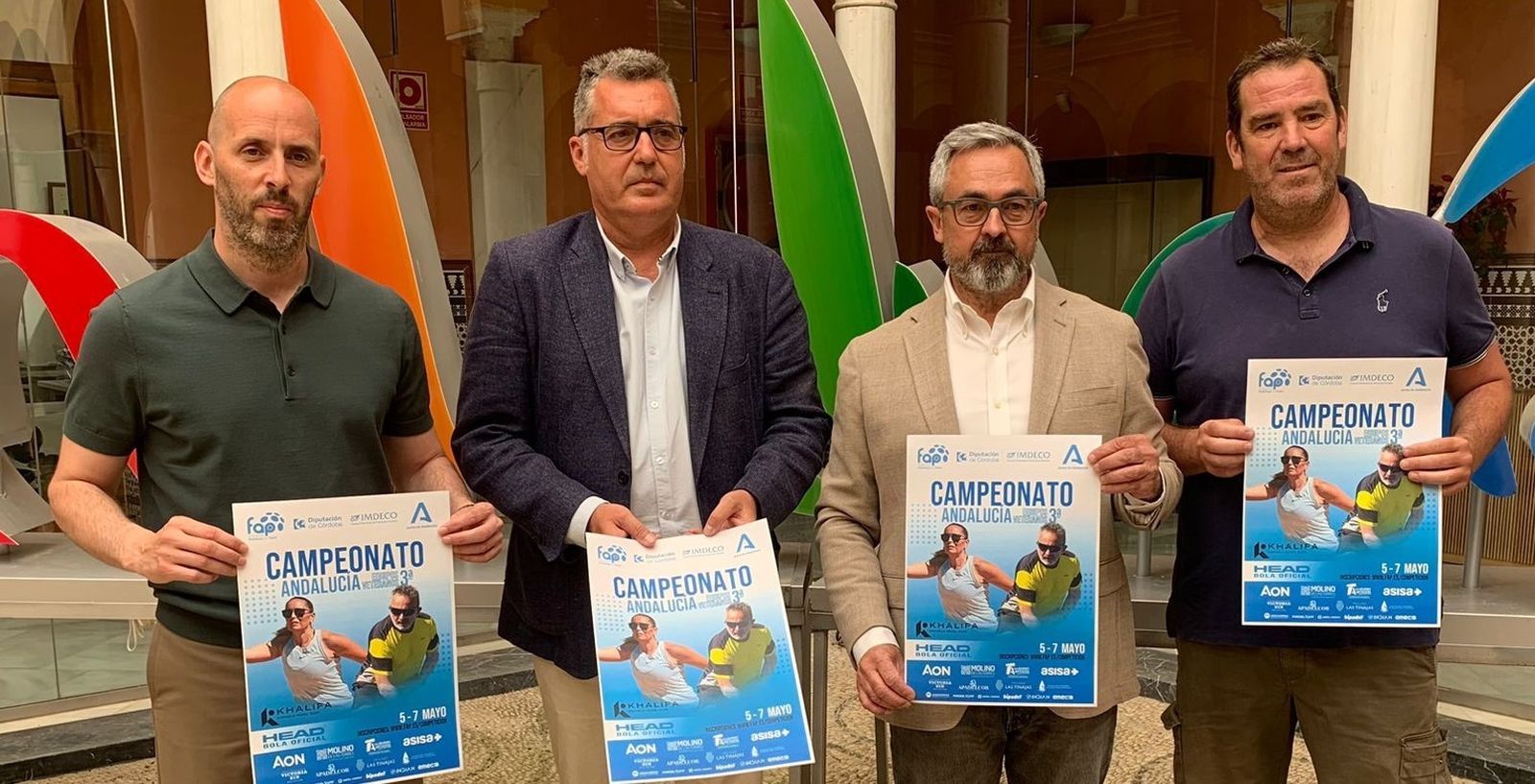 Las autoridades, durante la presentación del evento.