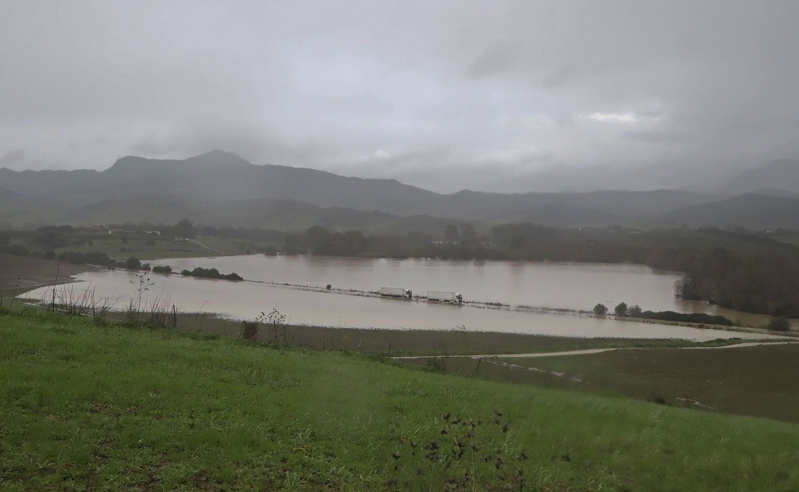 Fotos del temporal de lluvia y viento por la borrasca Kristin en Jimena de la Frontera, San Pablo de Buceite y San Martín del Tesorillo