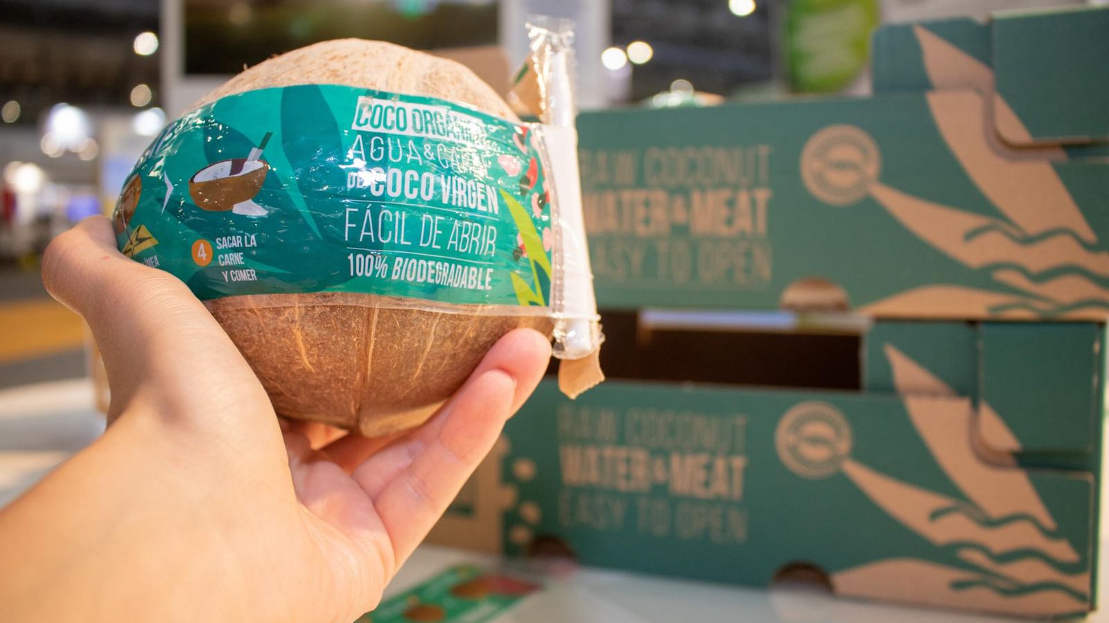 Etiqueta hecha de ácido poliláctico en el stand de Quimidroga en Smart Chemistry