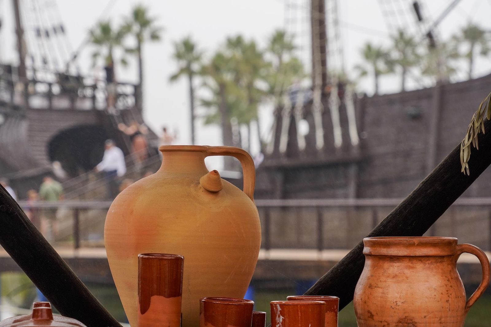 Imágenes de la visita guiada para dar a conocer las reformas realizadas en el Muelle de las Carabelas y su entorno