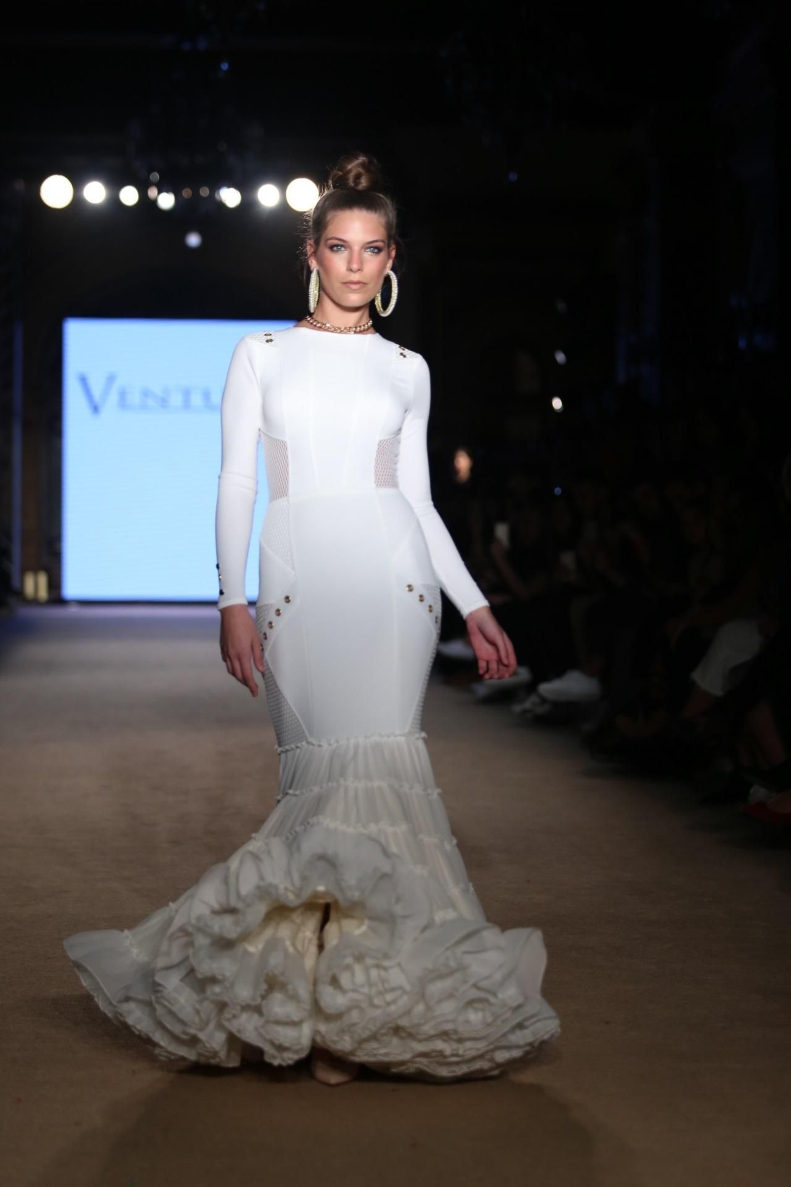 El traje de flamenca blanco y sus versiones más bonitas de esta temporada