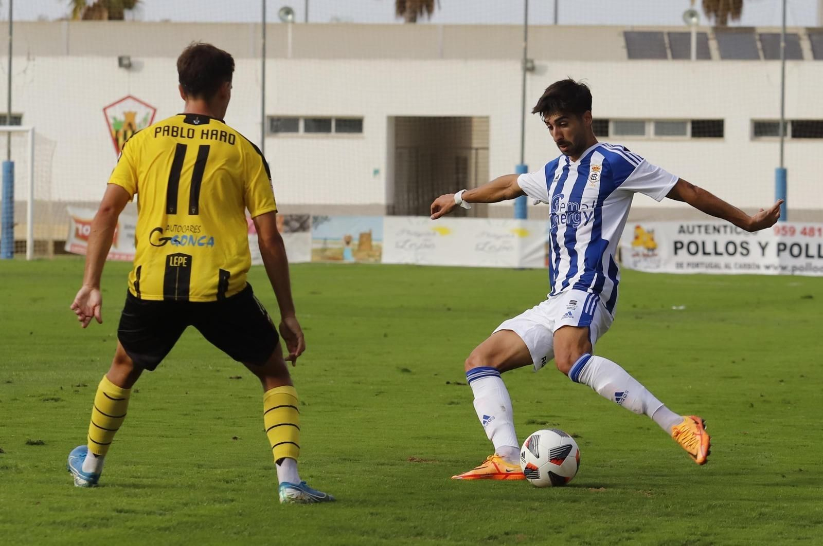 Un lance del encuentro entre el San Roque de Lepe y el Recre
