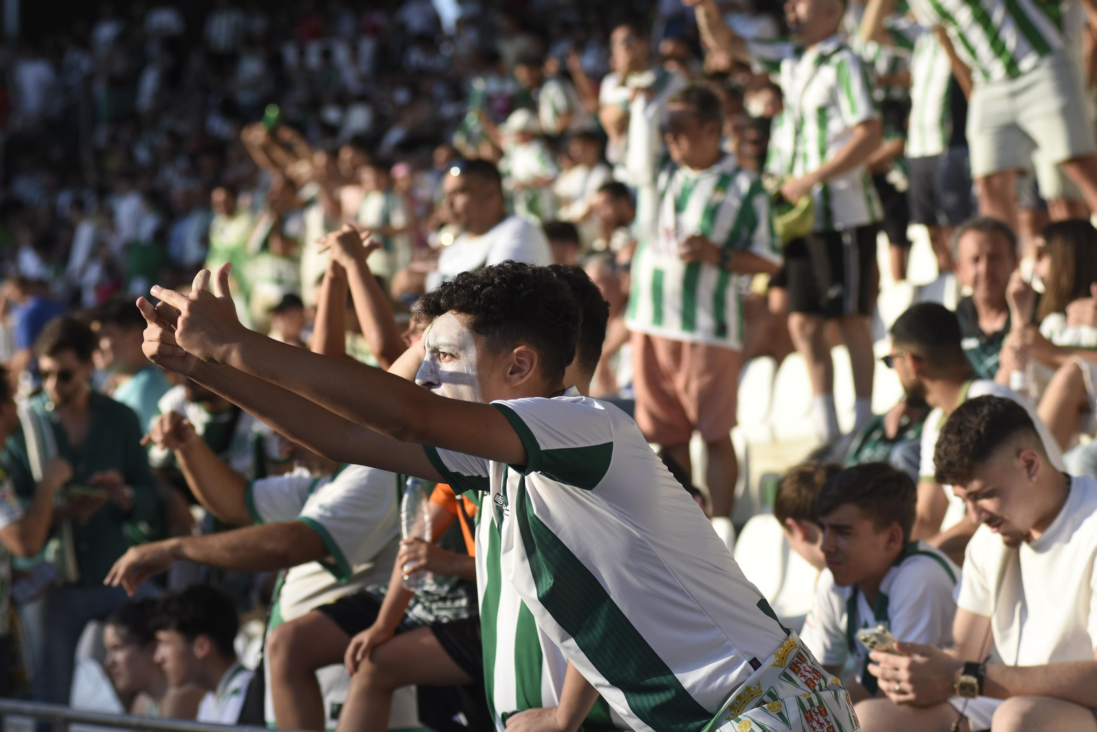 Las mejores fotos del ambiente en El Arcángel para el Córdoba CF - Barcelona Atlétic