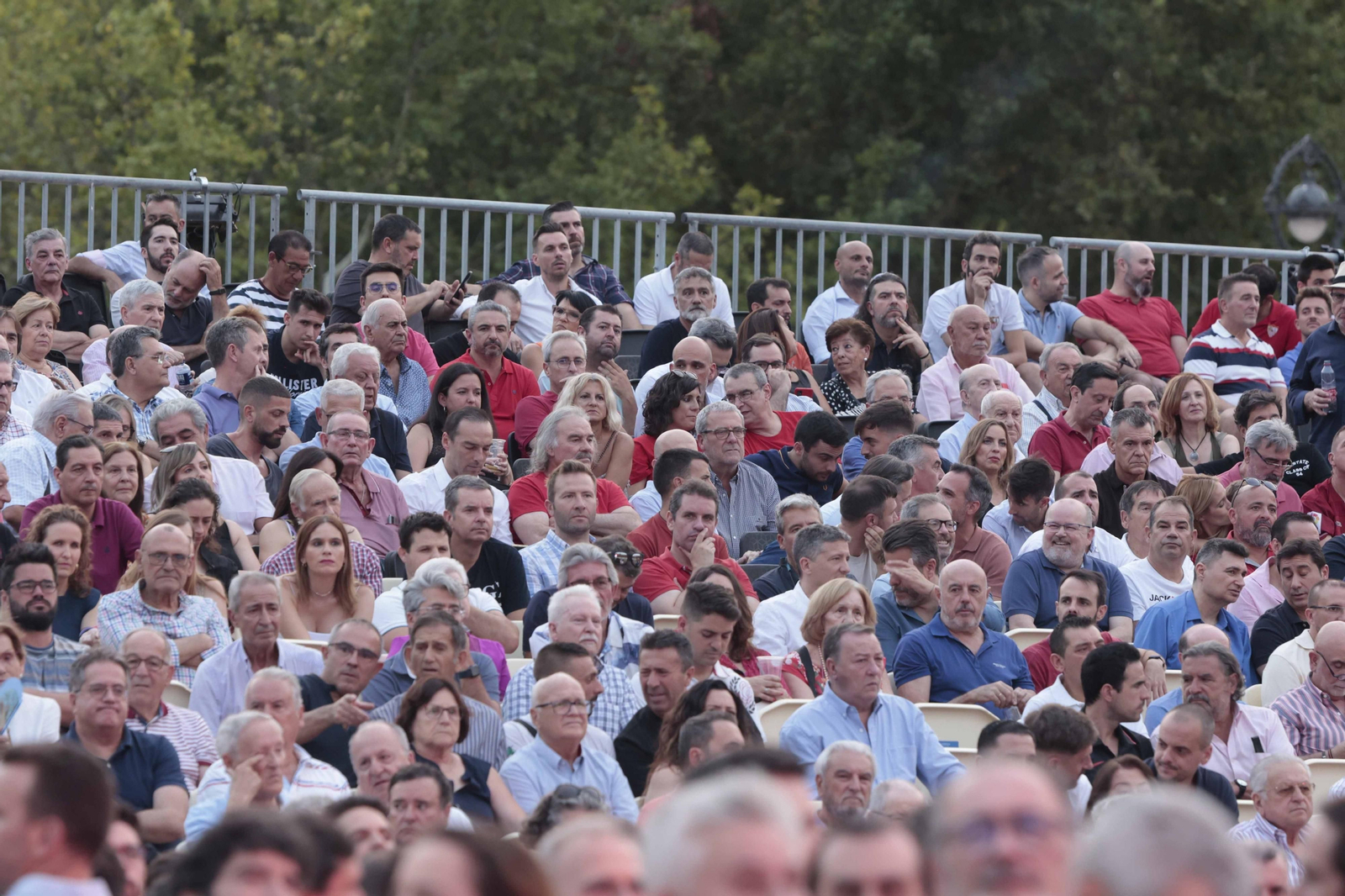 Búscate en las fotos del acto Fieles de Nervión
