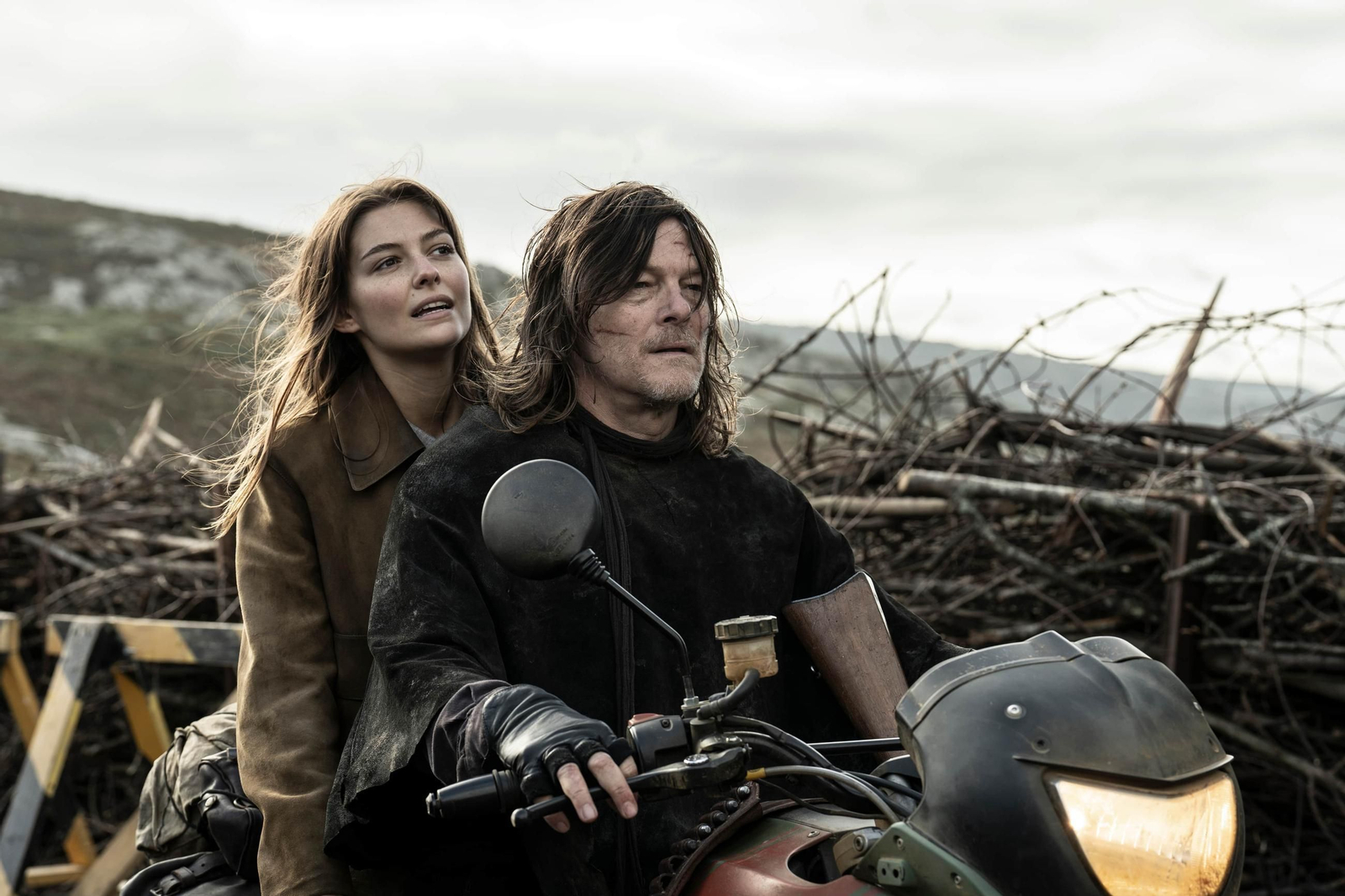 En esta entrega final, Daryl y Pazse aproximan al Alcázar.