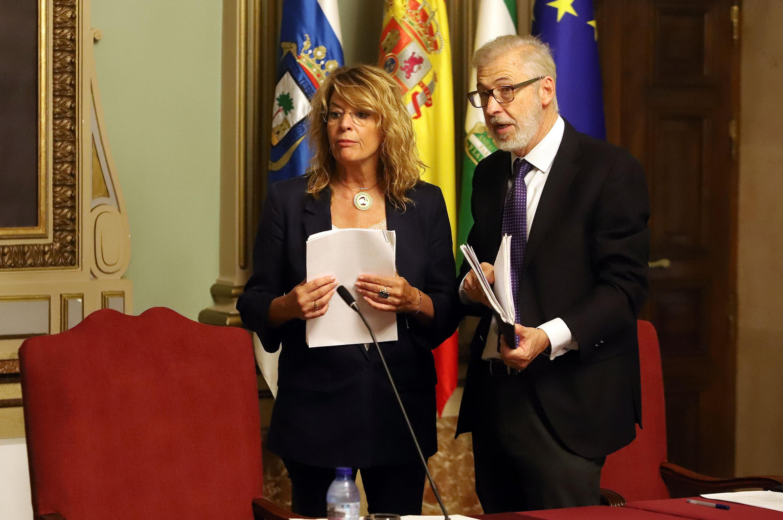 Imágenes del pleno municipal del Ayuntamiento de Huelva