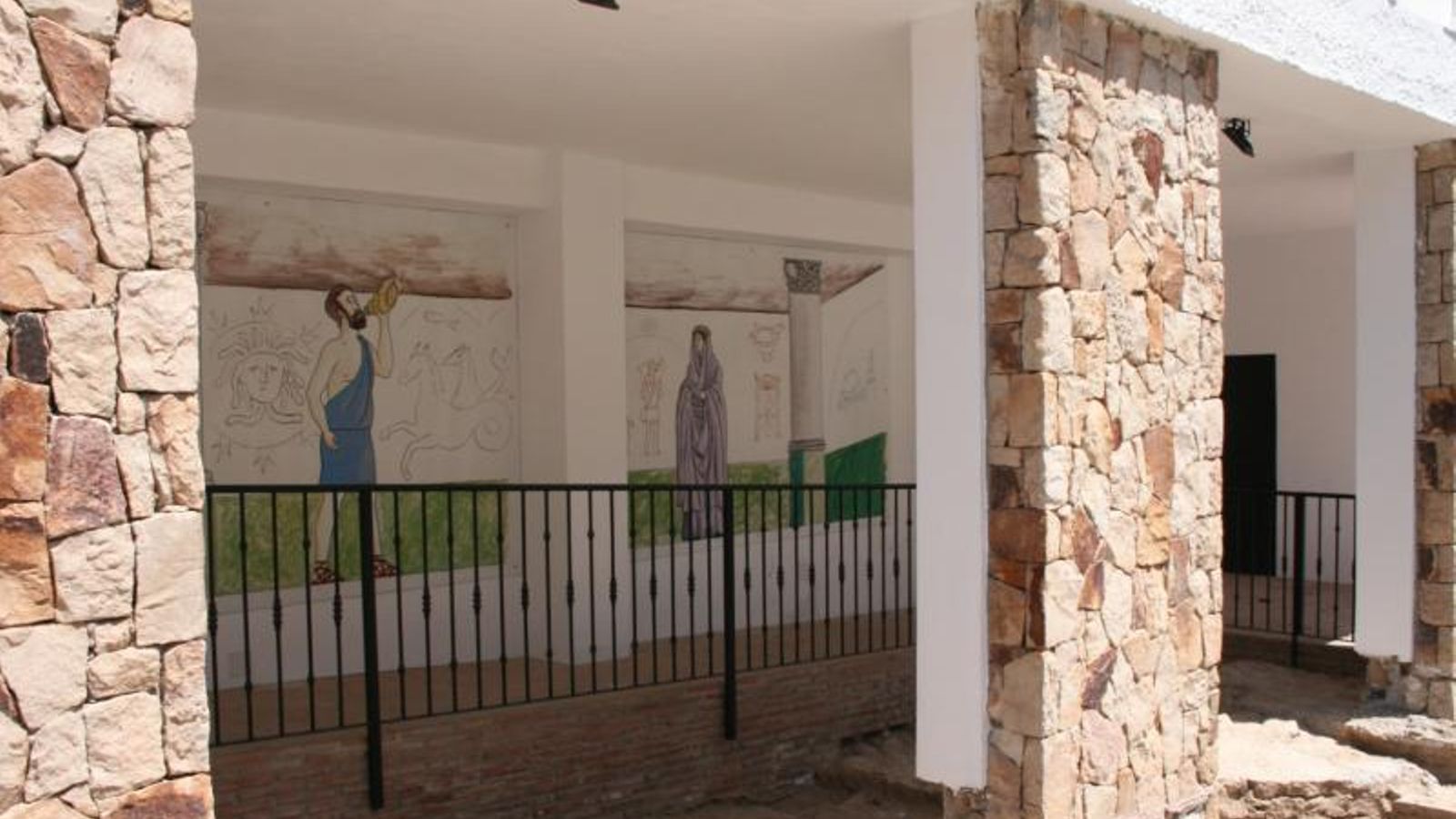 Vista del yacimiento del mausoleo romano de Estepona. Vista del yacimiento del mausoleo romano de Estepona.
