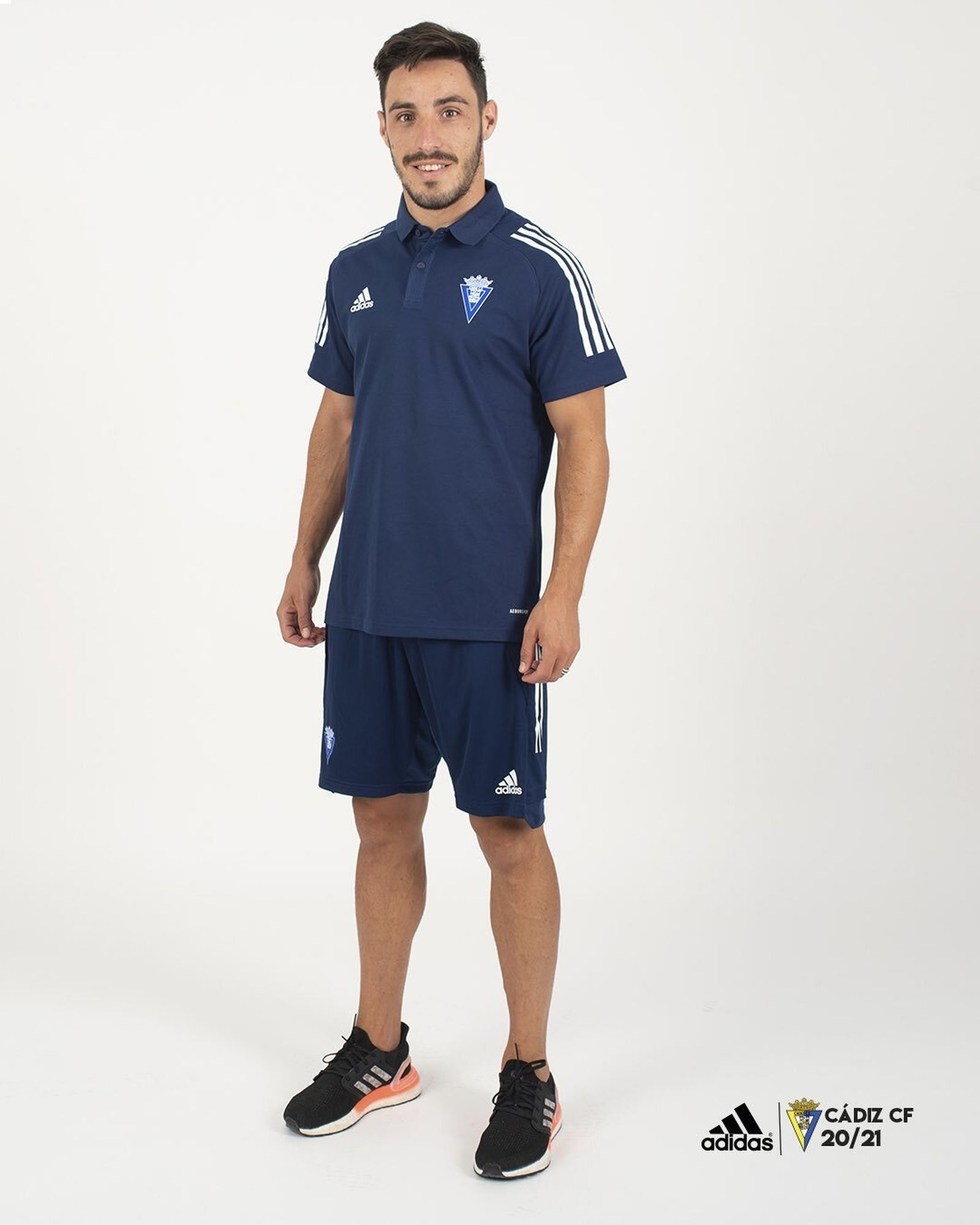 Líneas de entrenamiento y paseo para técnicos y jugadores.