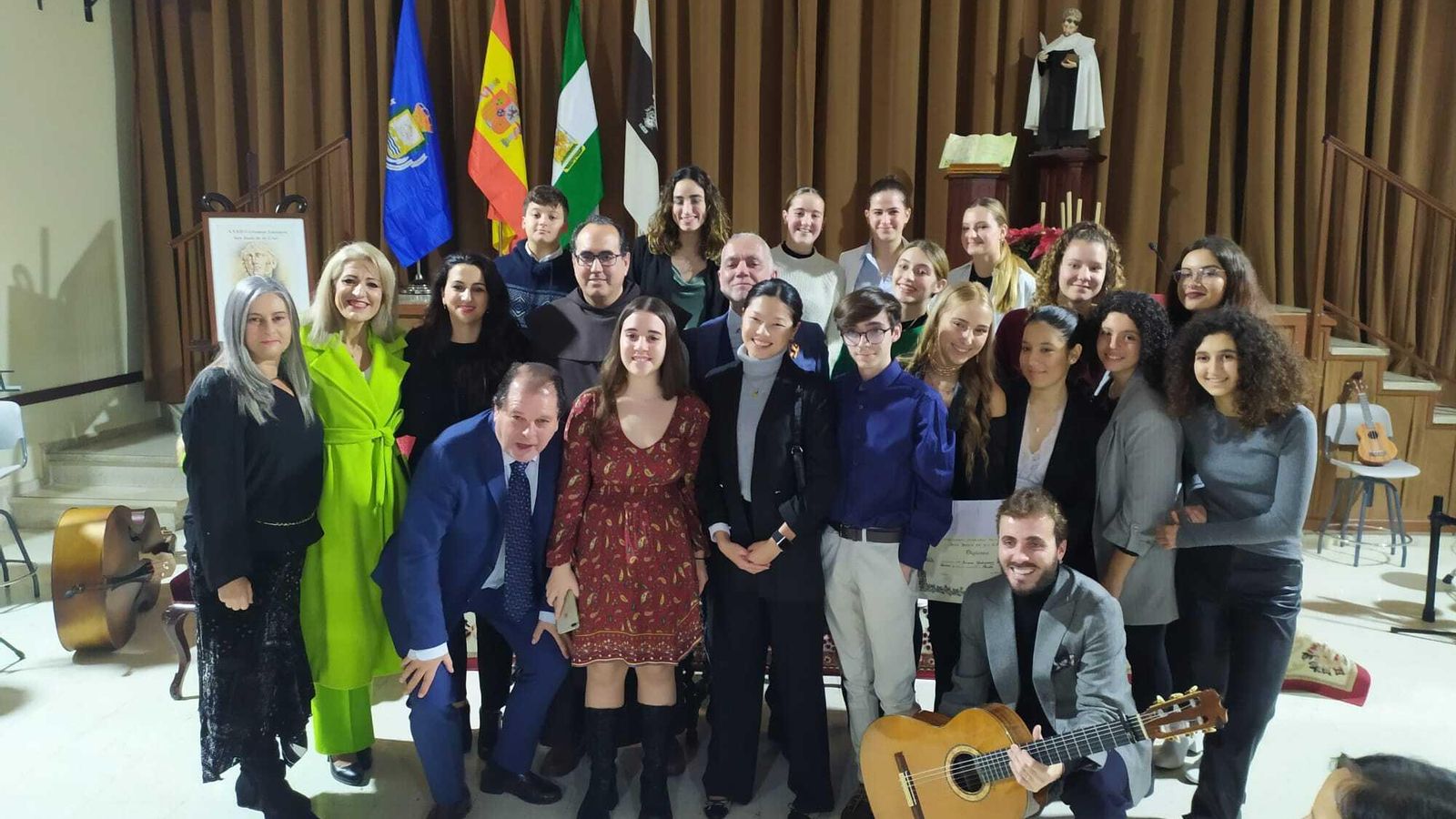 Alumnos participantes en el recital poético-musical.