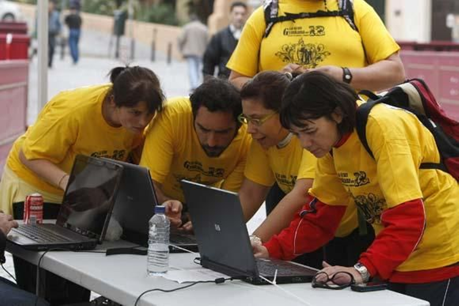 La plaza de San Juan de Dios ha sido el punto de partida de esta tercera edición de la prueba, en la que participan 110 grupos

Foto: Jose Braza