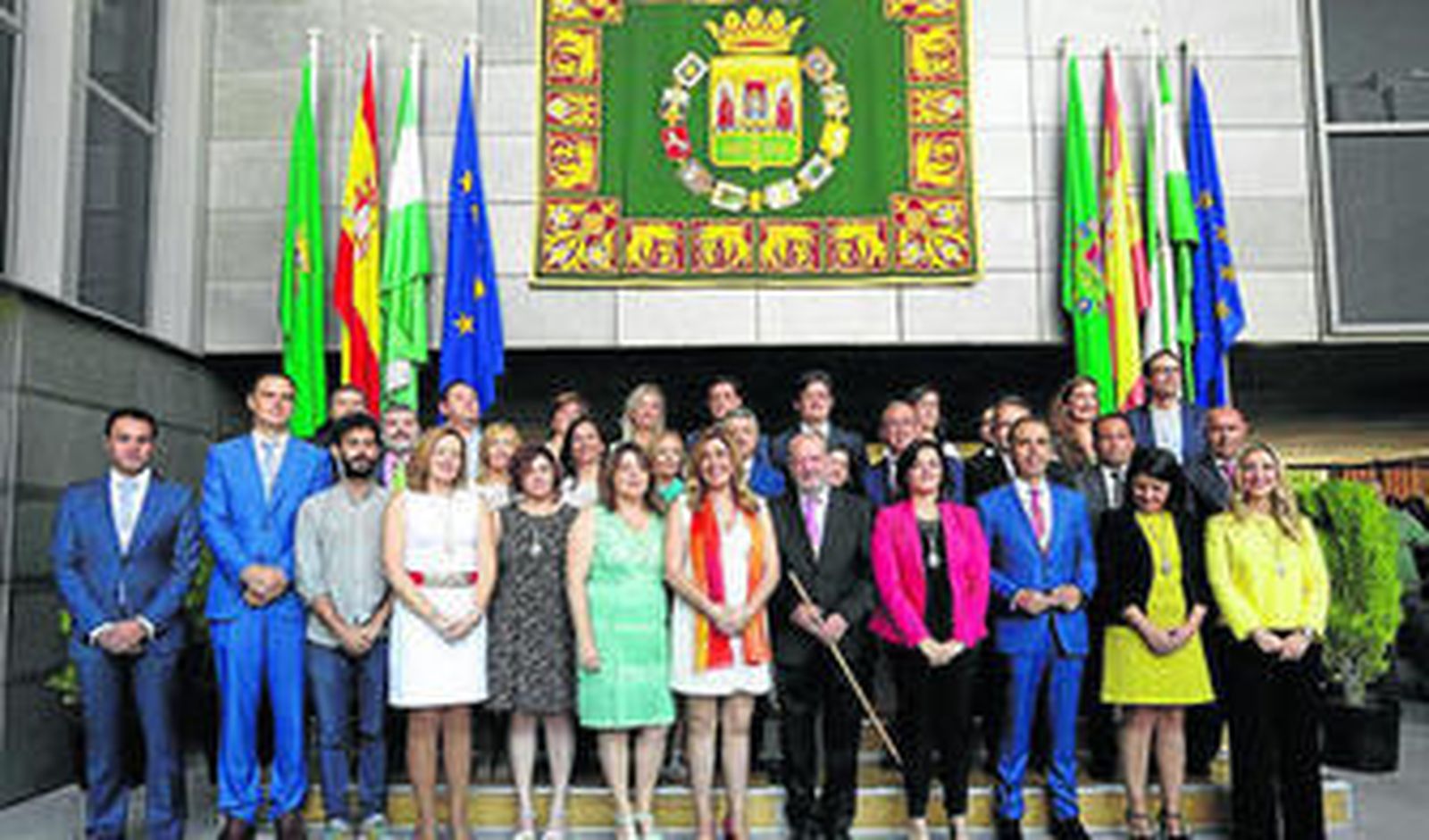 Foto de grupo de la la nueva Corporación provincial cuando fue formada a finales de junio.