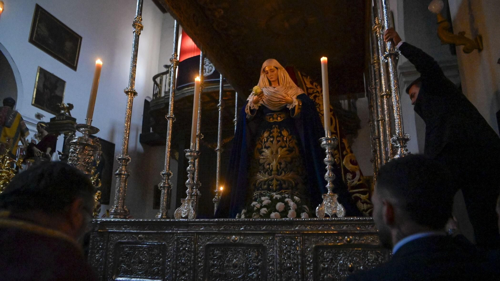 Multitudinario traslado de María Santísima de las Maravillas al paso de palio