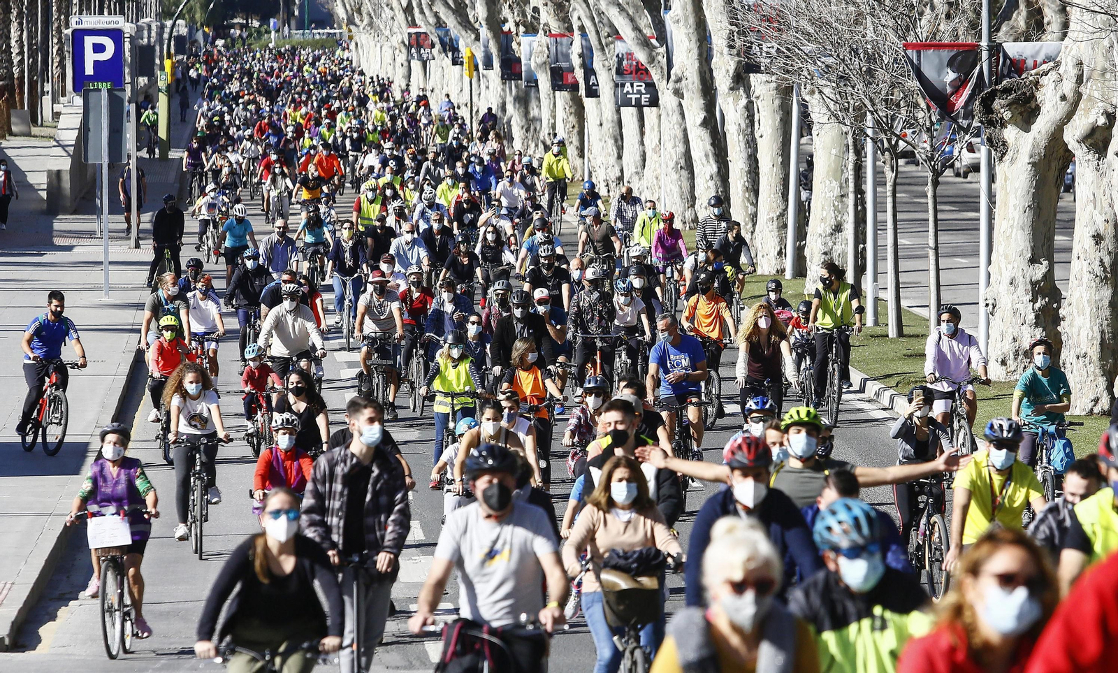 Fotos de la marcha de cientos de bicis en Málaga