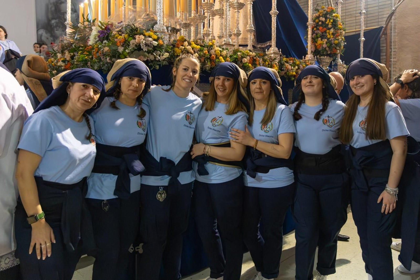 La temida lluvia impide el desarrollo normal de este Martes Santo
