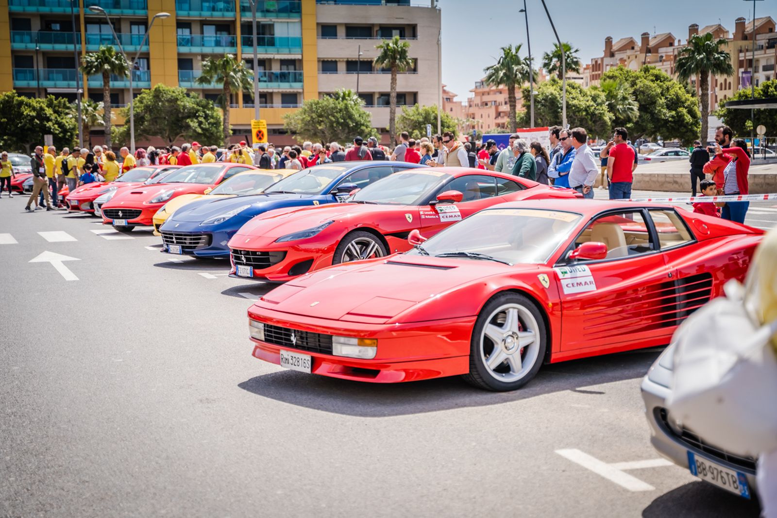 En imágenes: Los Ferrari conquistan Roquetas de Mar