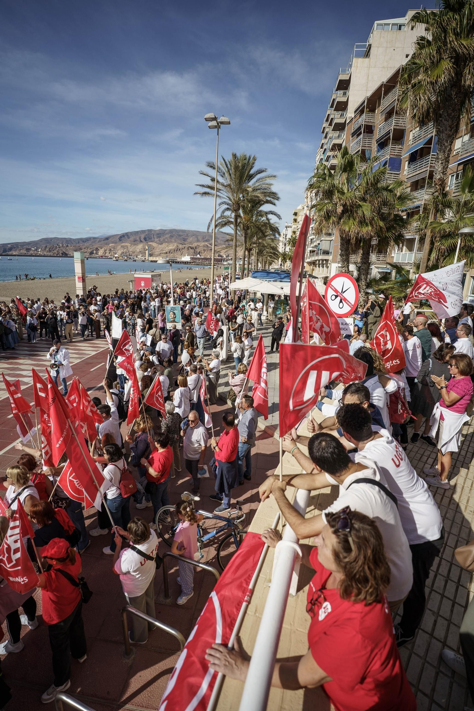"La sanidad se defiende, gobierne quien gobierne", Almería se lanza a las calles por la sanidad pública