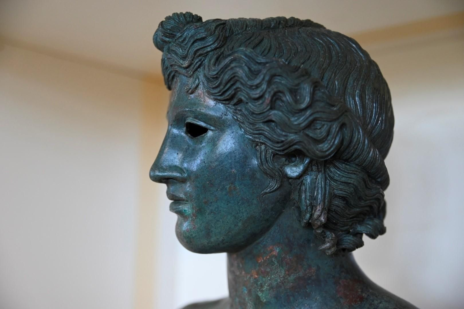 Las imágenes de los efebos de Pedro Abad en el Museo Arqueológico de Córdoba