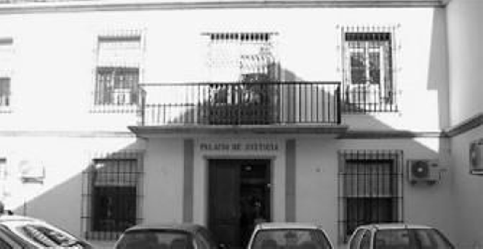 Entrada a los juzgados de Vélez-Málaga.